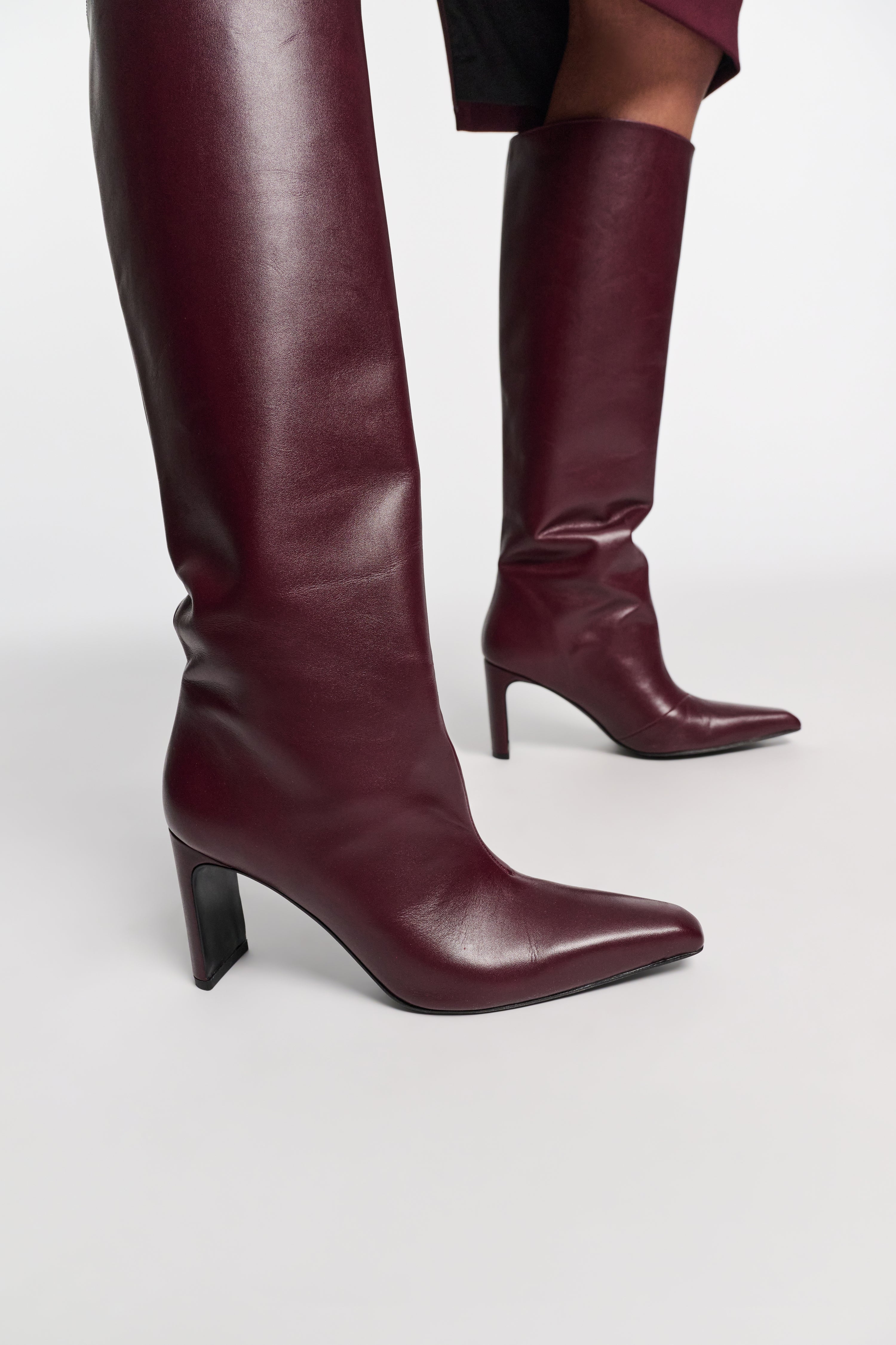 CHIC SOPHISTICATION- Wide tall boot