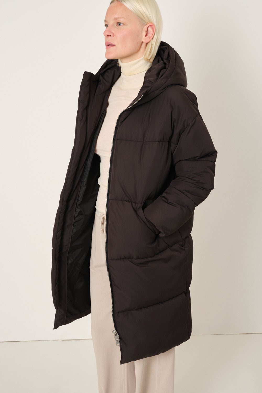 Embassy Of Bricks And Logs-ELPHIN PUFFER COAT-Jacken & Mäntel-Black-Deal-Outlet-by-ARCHIVIST