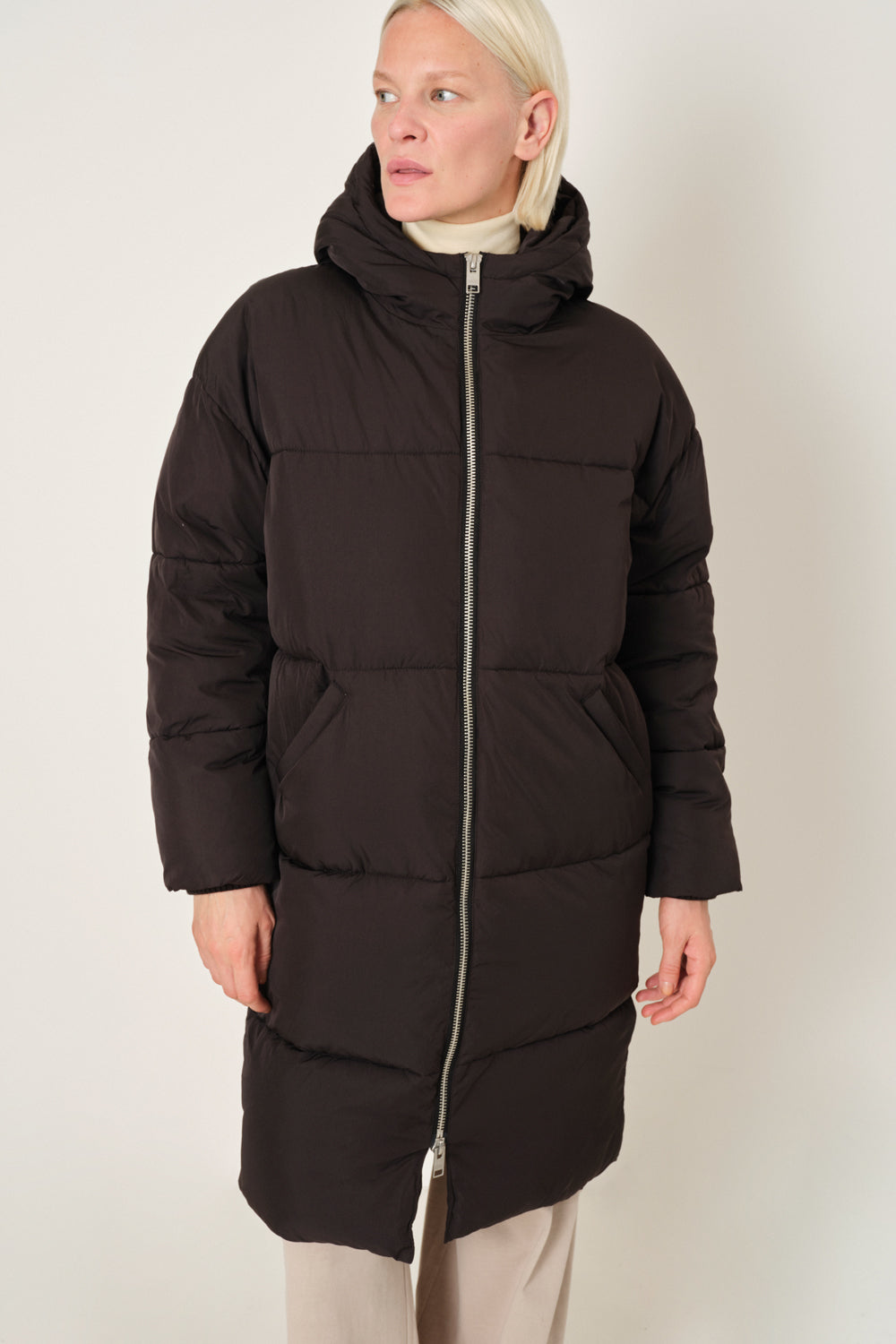 Embassy Of Bricks And Logs-ELPHIN PUFFER COAT-Jacken & Mäntel-Black-Deal-Outlet-by-ARCHIVIST
