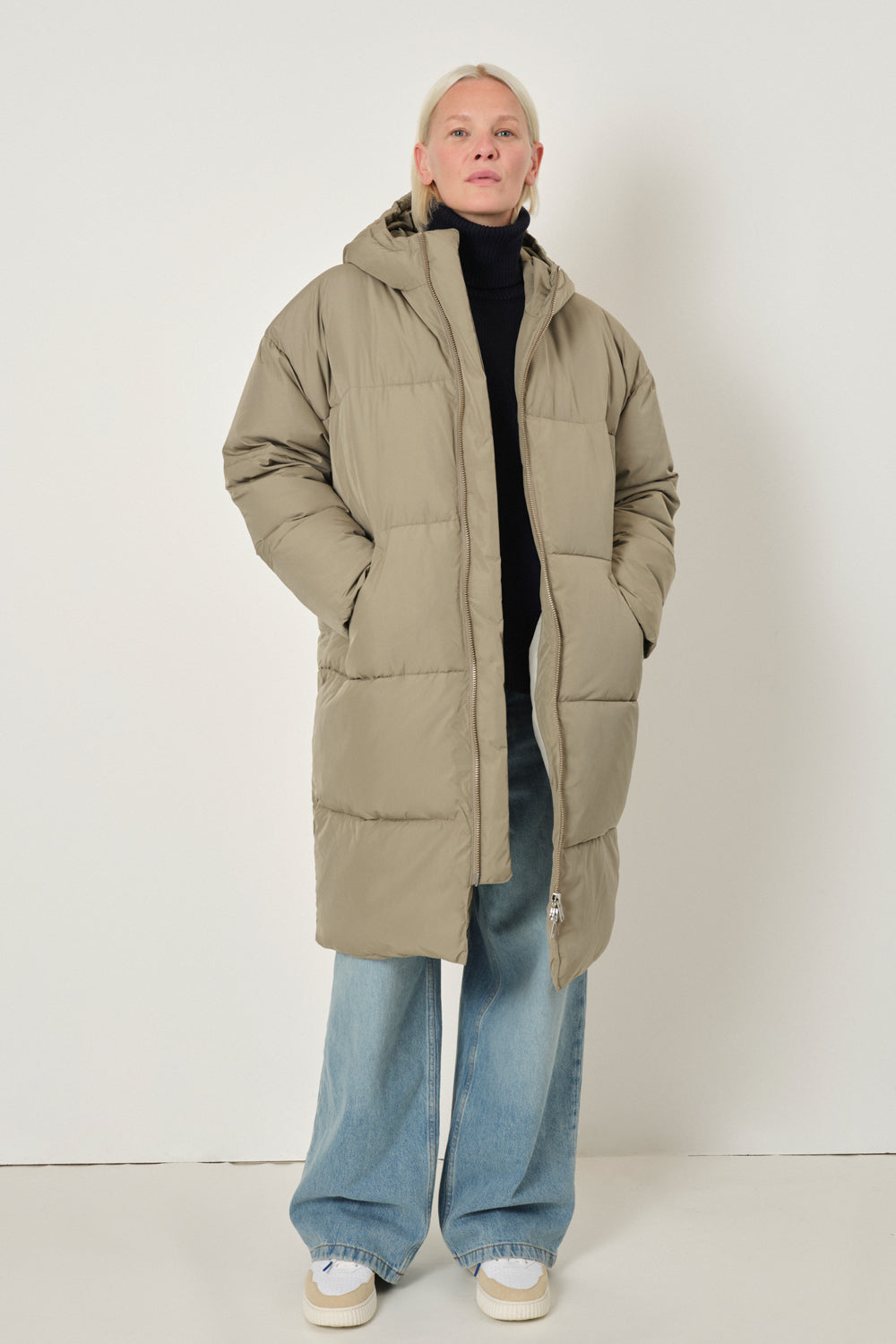 Embassy Of Bricks And Logs-ELPHIN PUFFER COAT-Jacken & Mäntel-Black-Deal-Outlet-by-ARCHIVIST