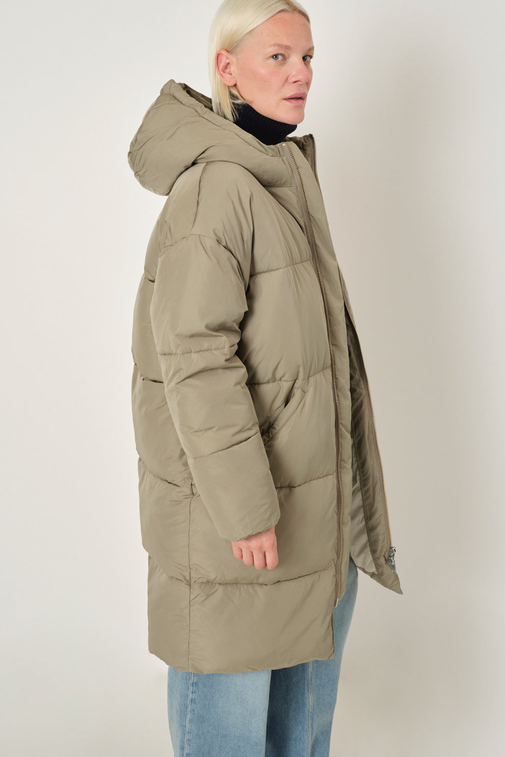 Embassy Of Bricks And Logs-ELPHIN PUFFER COAT-Jacken & Mäntel-Black-Deal-Outlet-by-ARCHIVIST