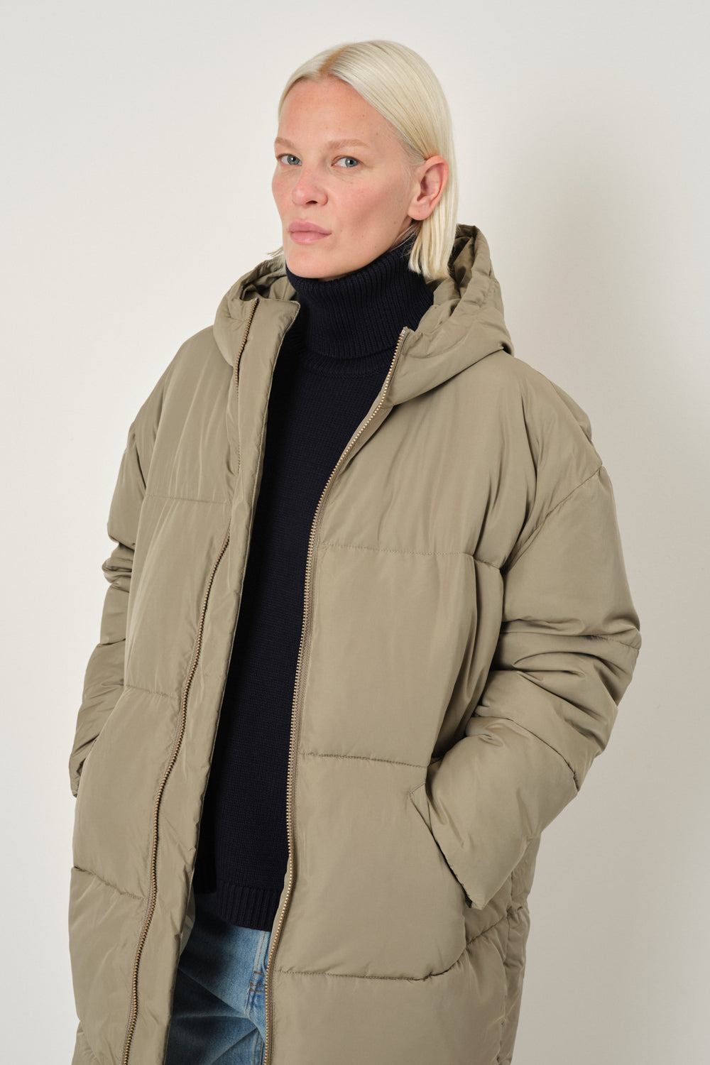Embassy Of Bricks And Logs-ELPHIN PUFFER COAT-Jacken & Mäntel-Black-Deal-Outlet-by-ARCHIVIST