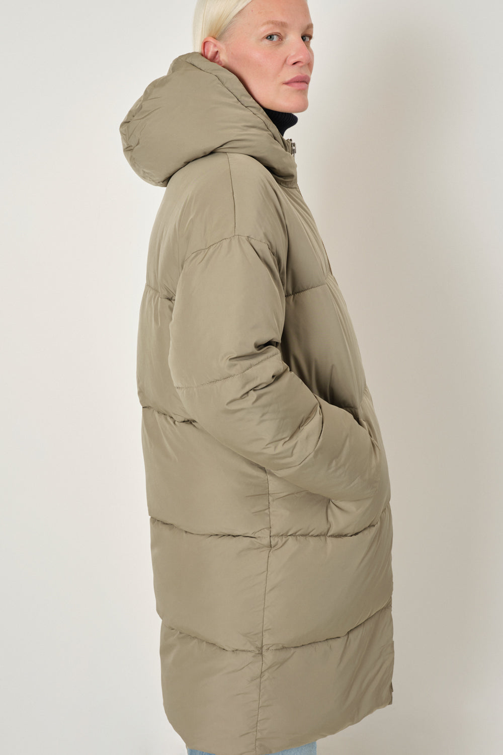 Embassy Of Bricks And Logs-ELPHIN PUFFER COAT-Jacken & Mäntel-Black-Deal-Outlet-by-ARCHIVIST