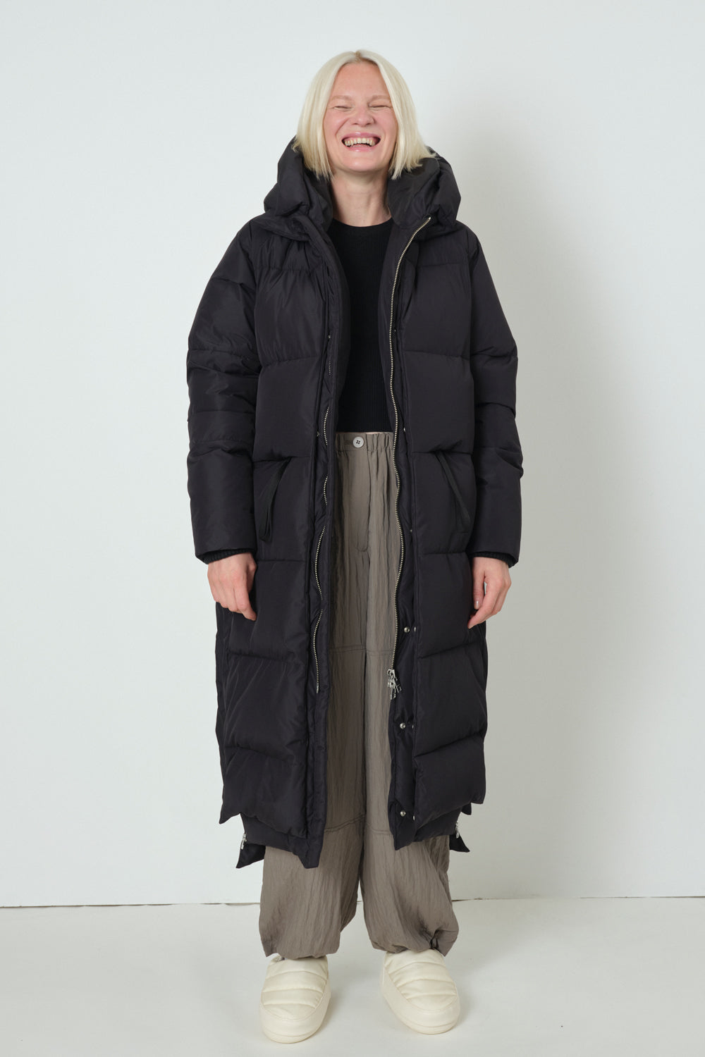 Embassy Of Bricks And Logs-LOURDES PUFFER COAT-Jacken & Mäntel-Black-Deal-Outlet-by-ARCHIVIST