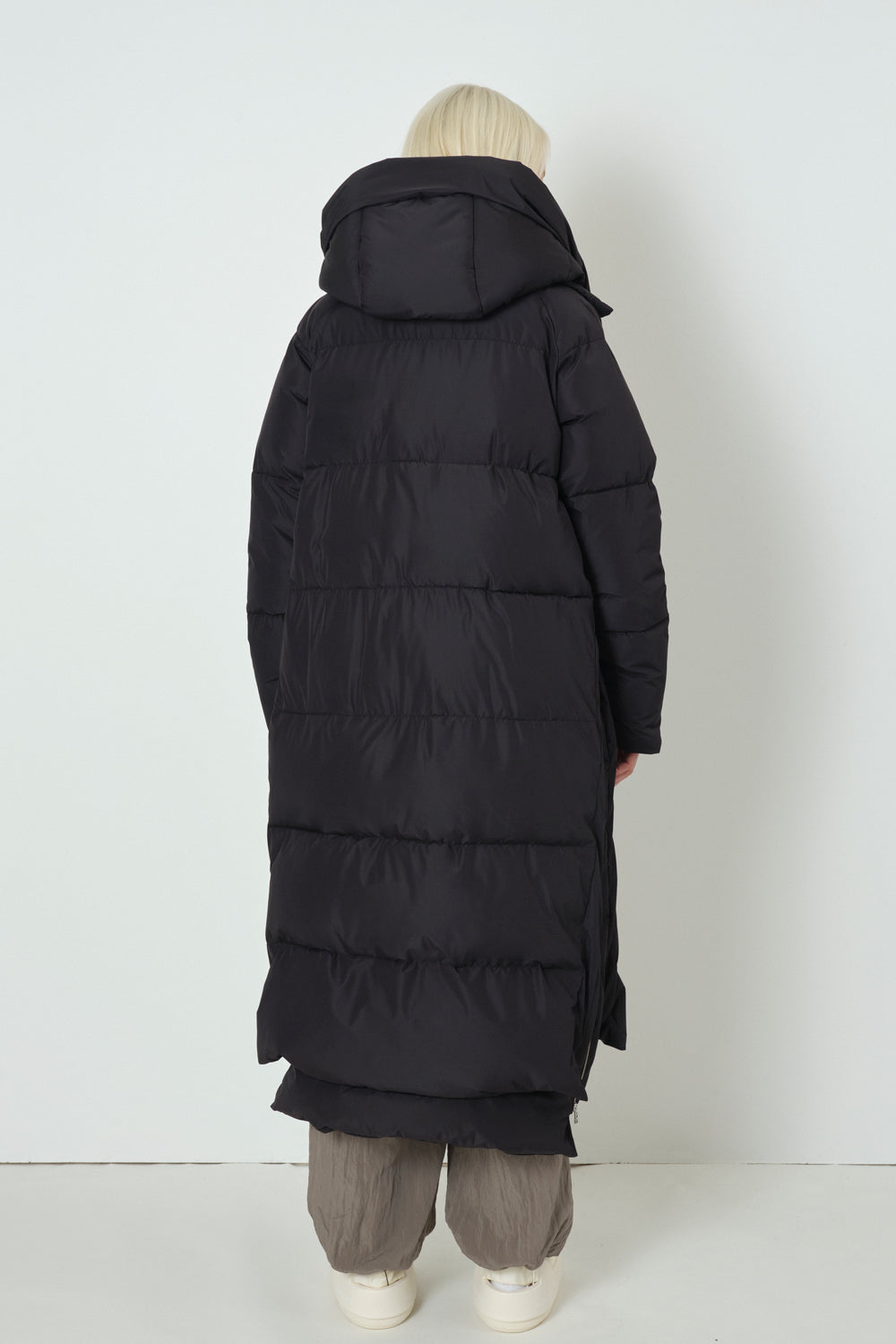 Embassy Of Bricks And Logs-LOURDES PUFFER COAT-Jacken & Mäntel-Black-Deal-Outlet-by-ARCHIVIST