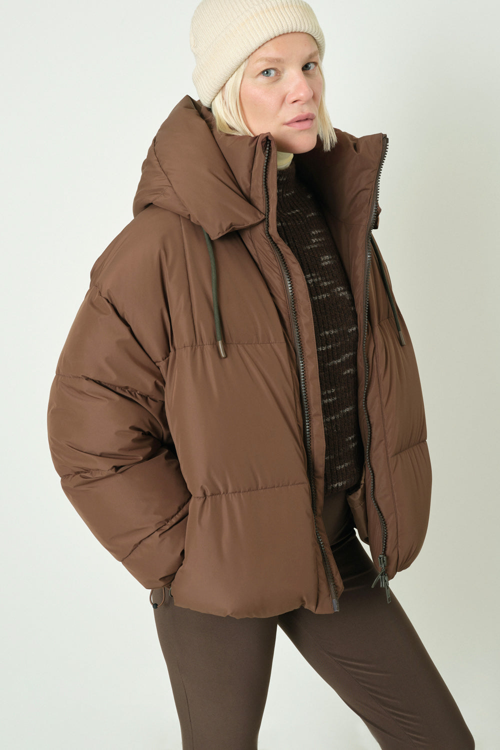 Embassy Of Bricks And Logs-ZONZA PUFFER JACKET-Jacken & Mäntel-Black-Deal-Outlet-by-ARCHIVIST