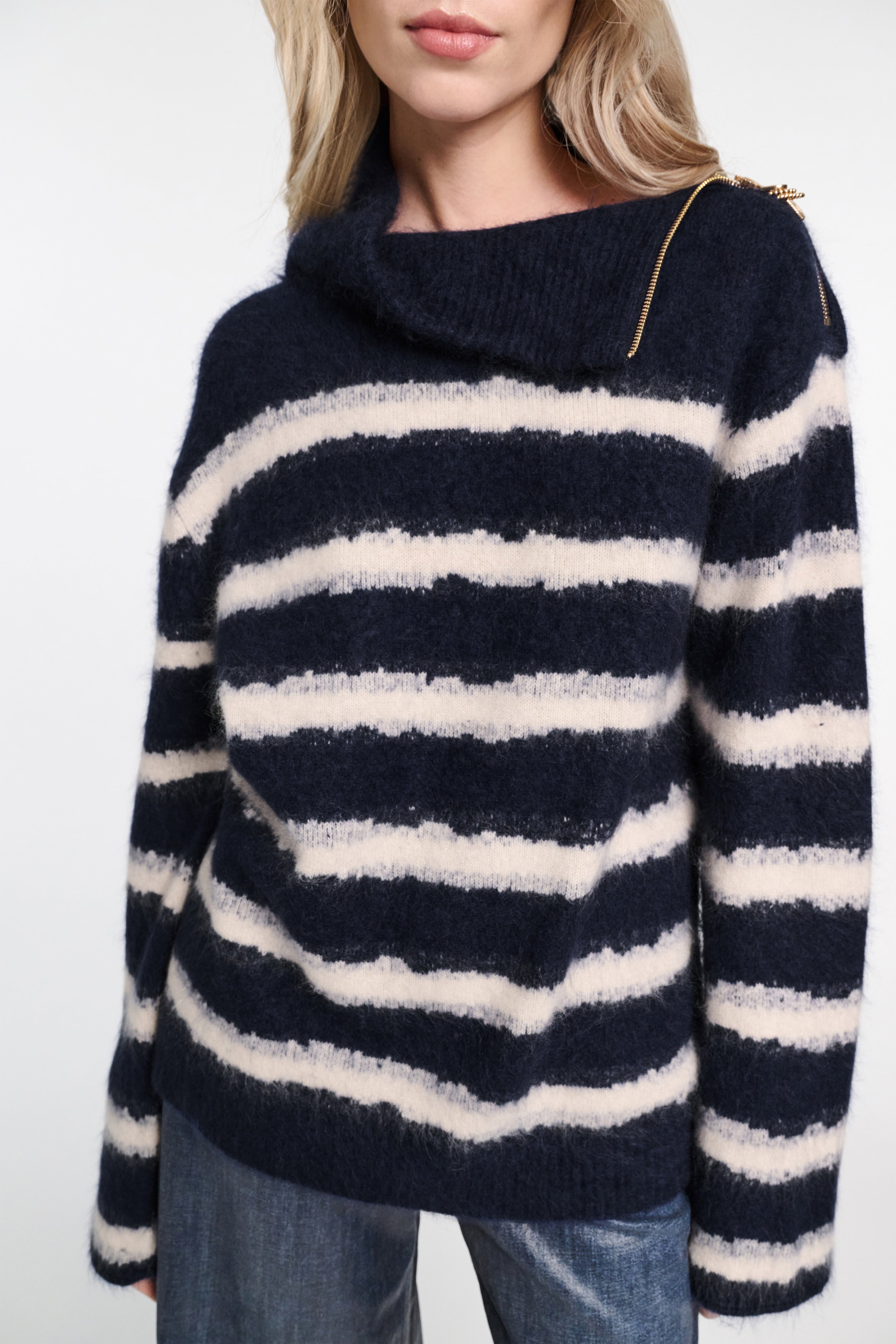 Dorothee Schumacher-FLUFFY STATEMENTS pullover-Strick & Pullover-Black-Deal-Outlet-by-ARCHIVIST