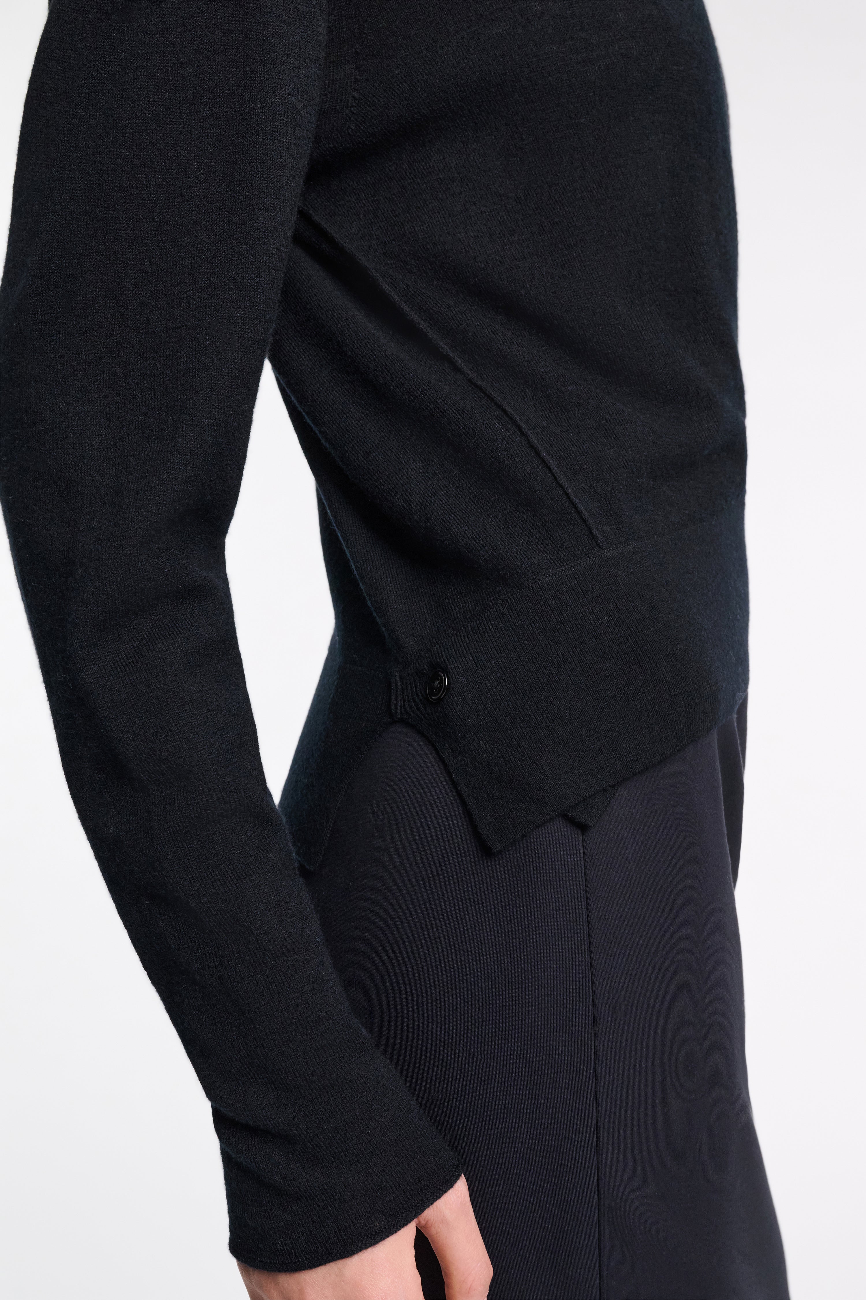 DELICATE STATEMENTS cardigan