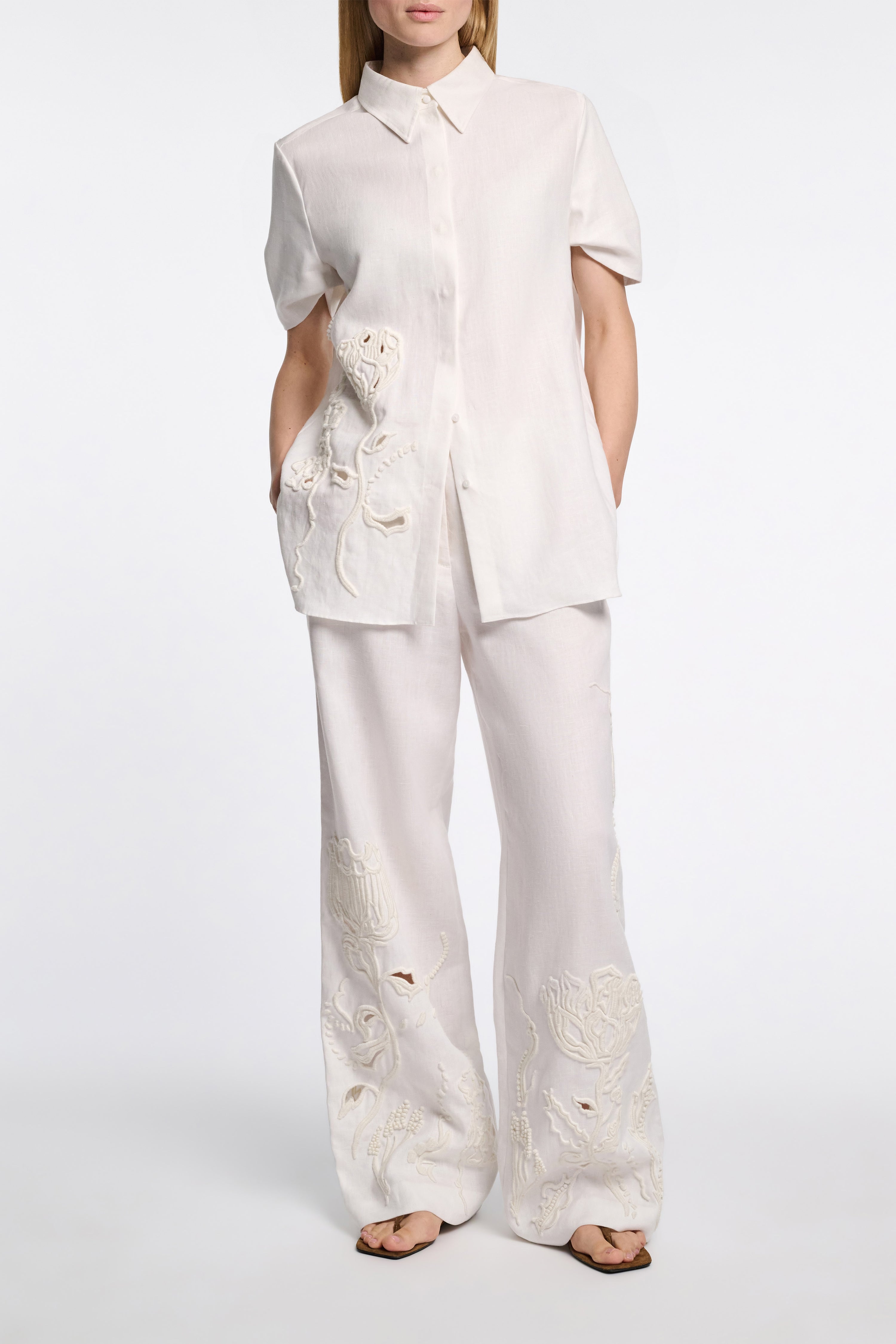 EMBROIDERED BEAUTY pants