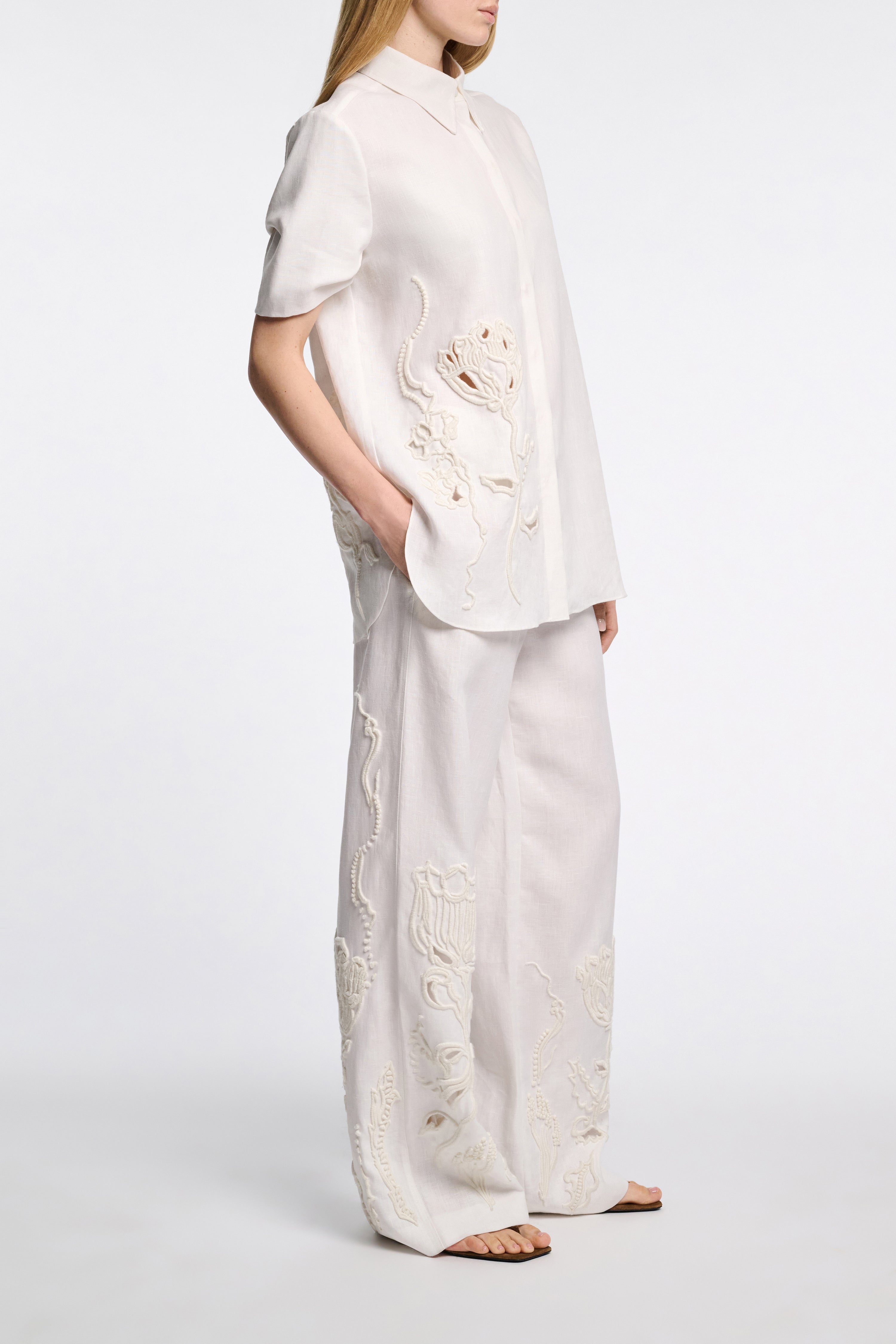 EMBROIDERED BEAUTY pants