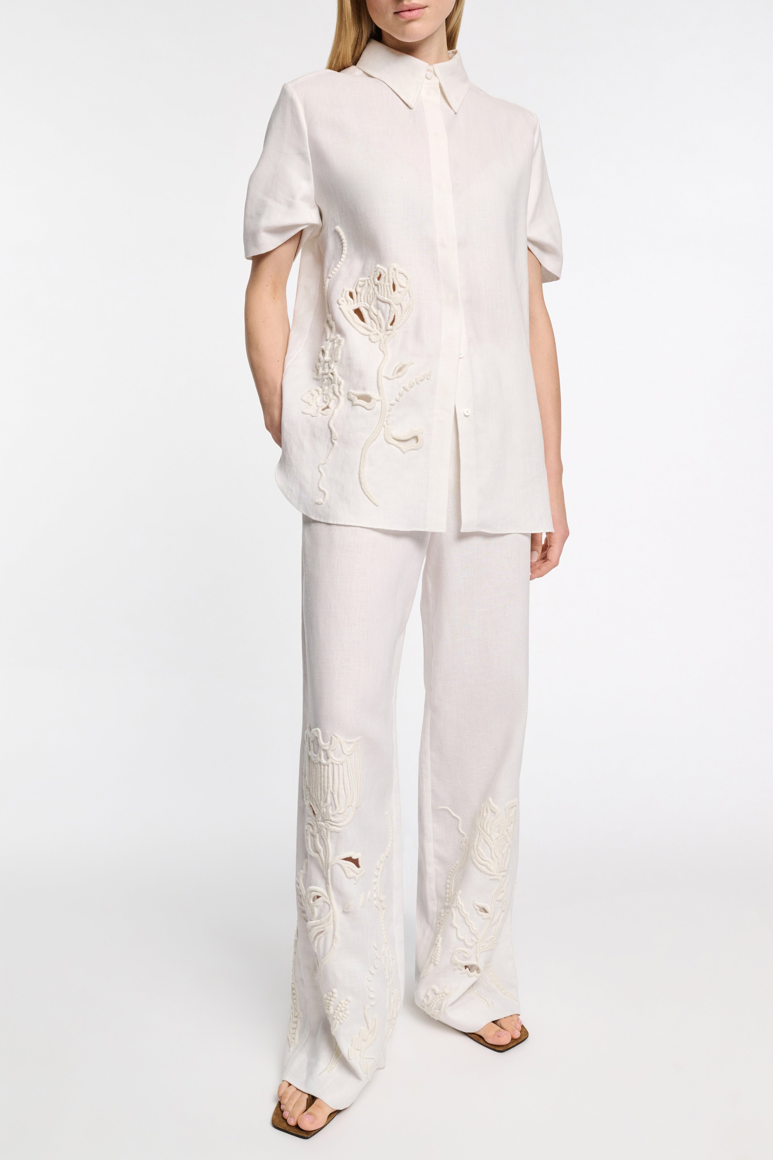 EMBROIDERED BEAUTY pants