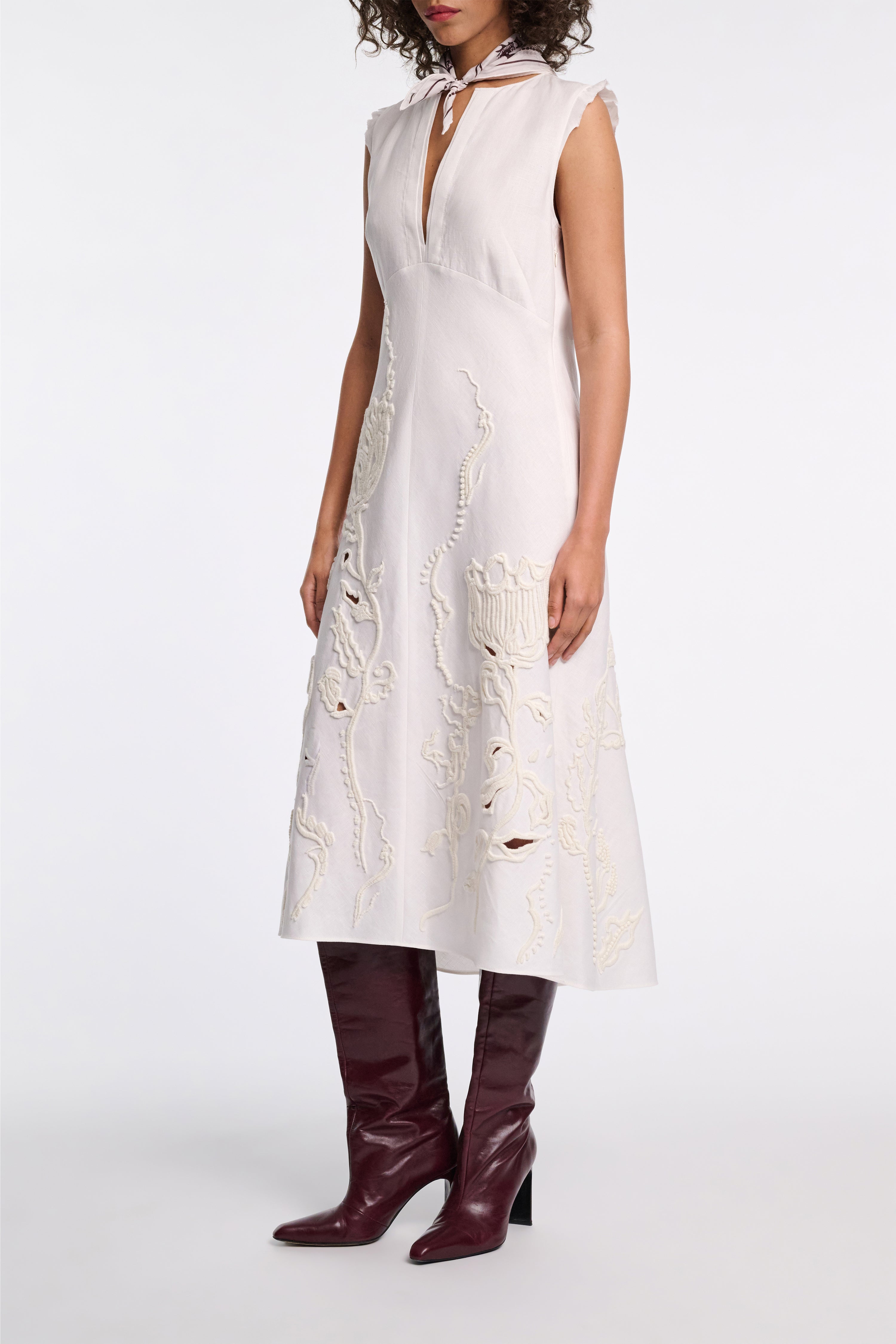 EMBROIDERED BEAUTY dress