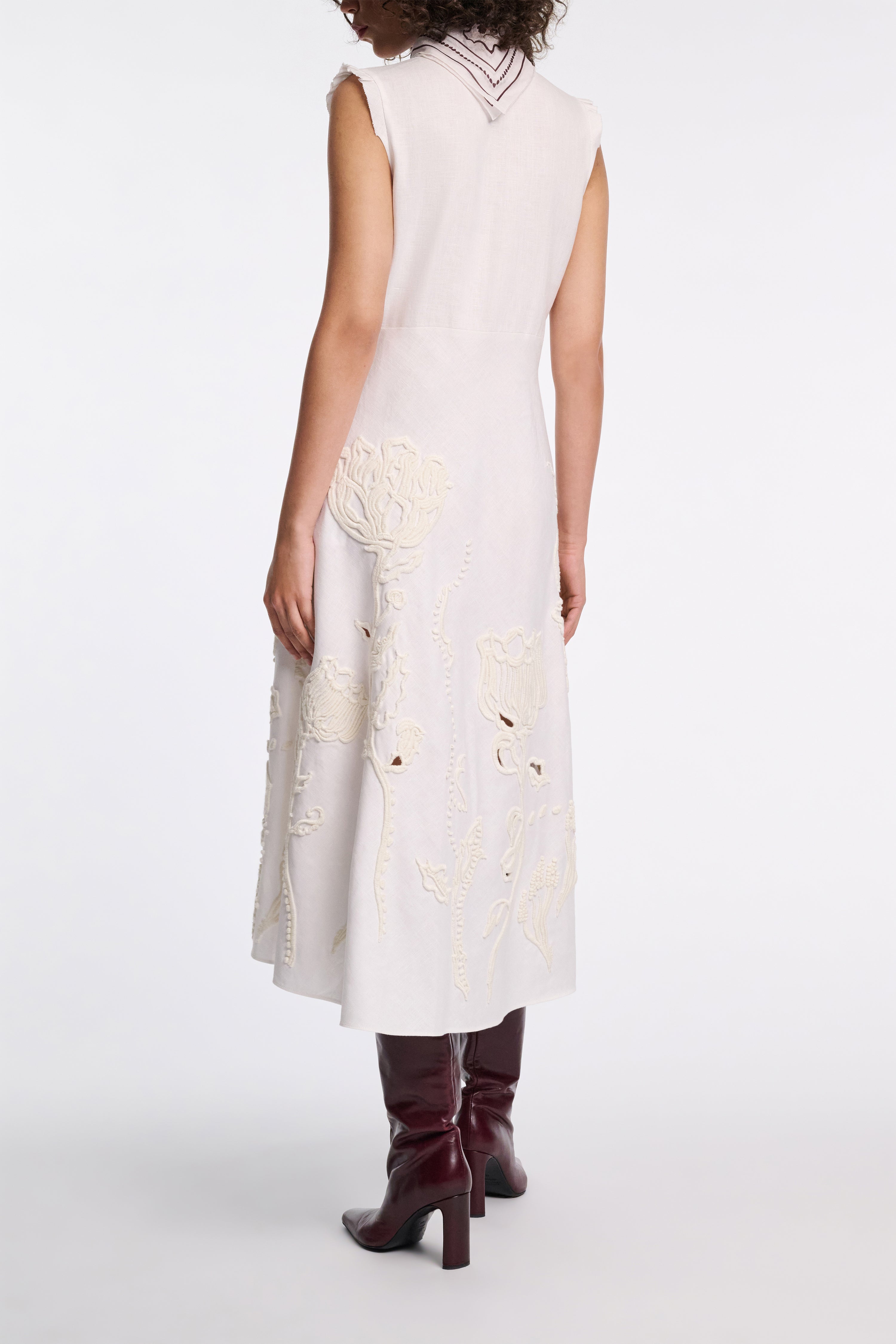 EMBROIDERED BEAUTY dress
