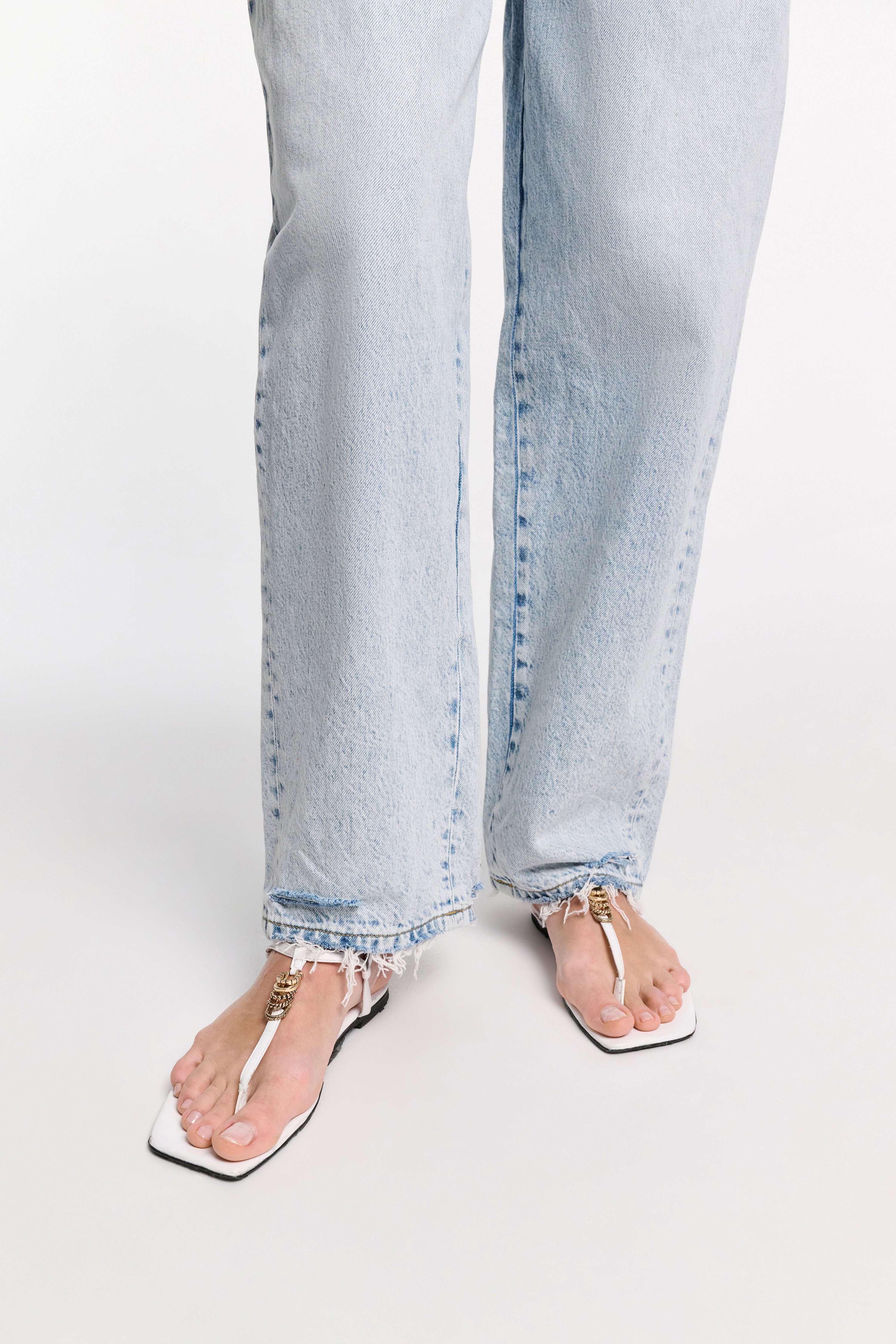 EVERYDAY ELEGANCE toe post sandal