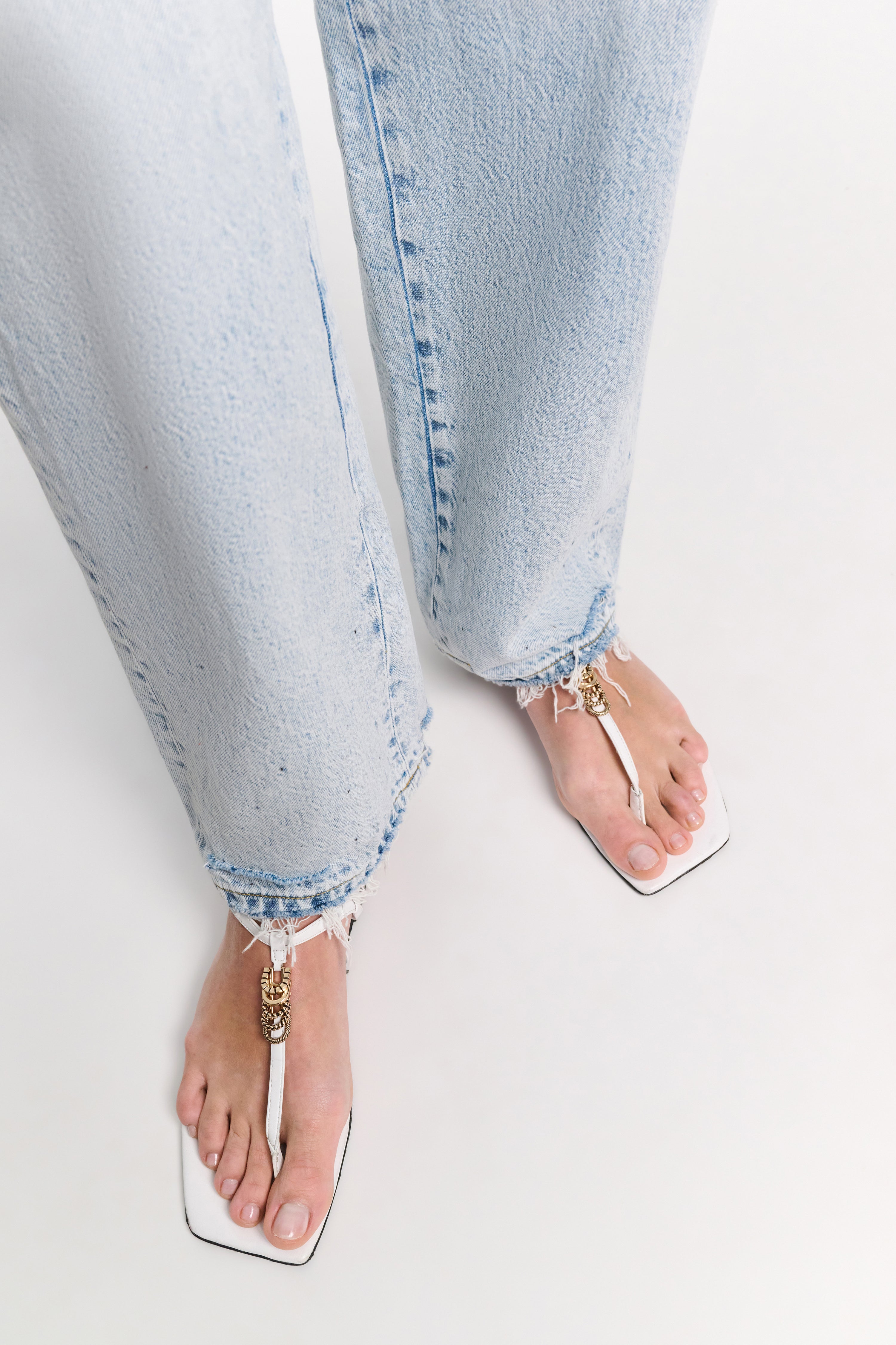 EVERYDAY ELEGANCE toe post sandal