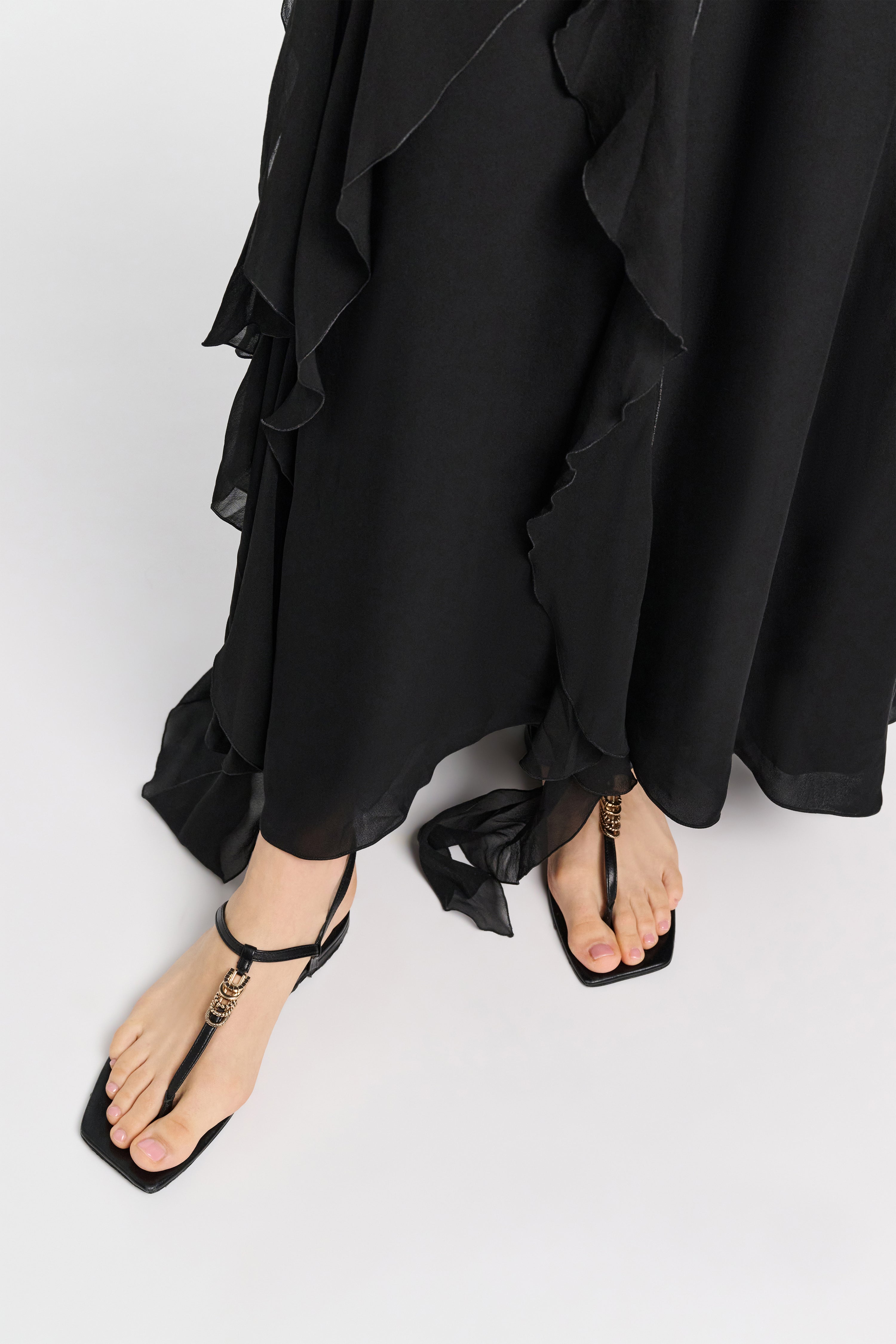 EVERYDAY ELEGANCE toe post sandal