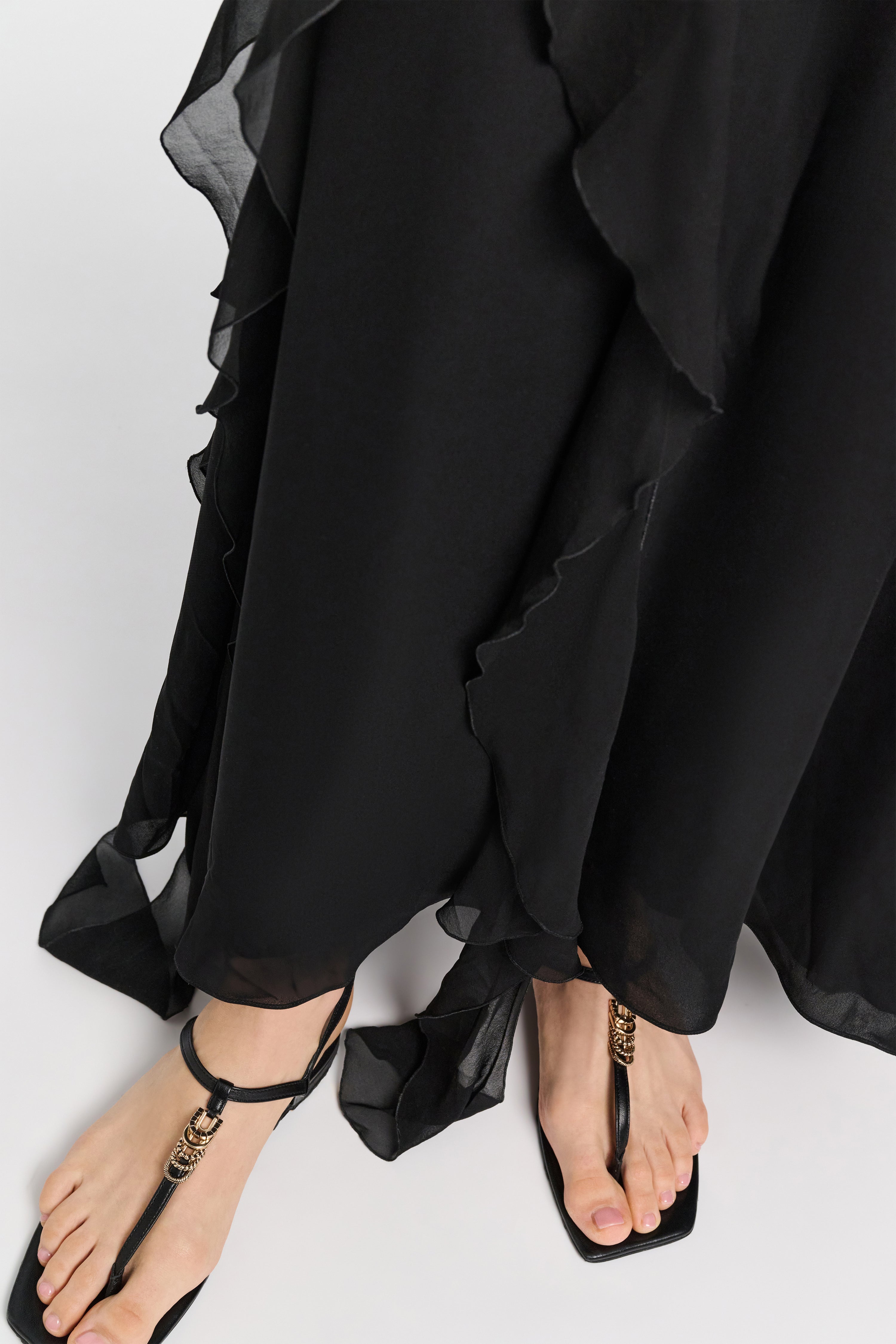 EVERYDAY ELEGANCE toe post sandal