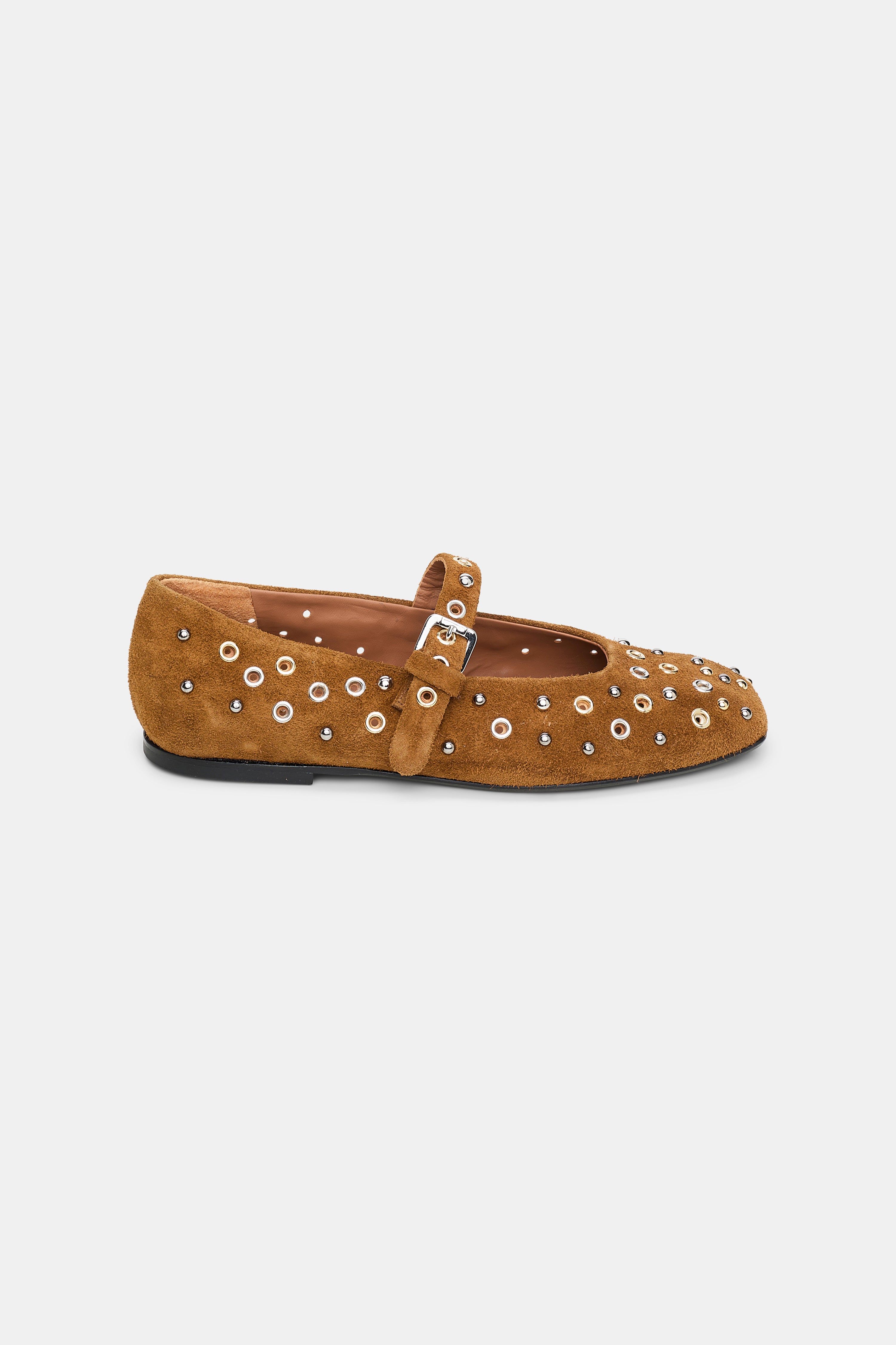 WILD SOFTNESS studded ballerina