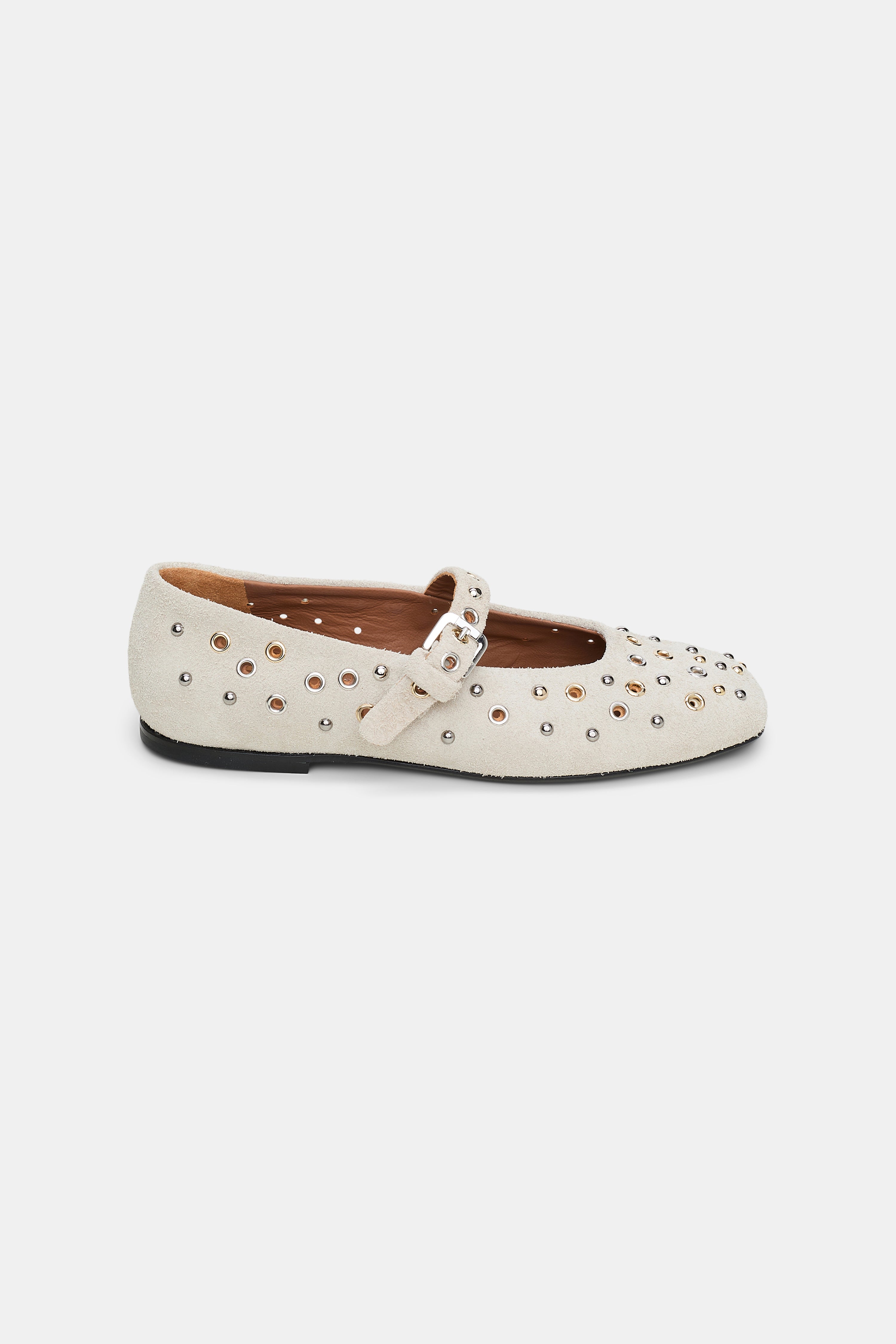 WILD SOFTNESS studded ballerina