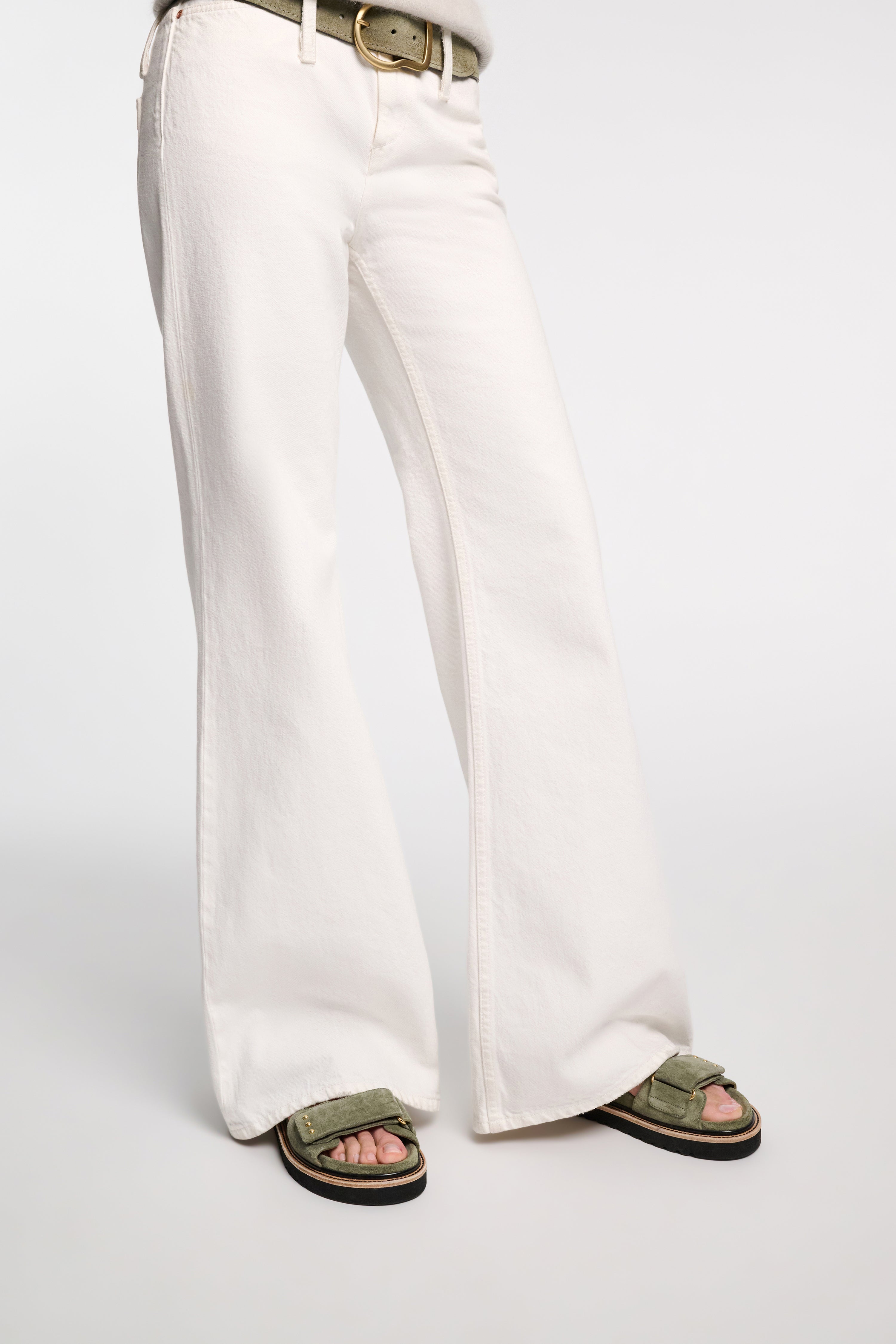 SUEDE SENSATION velcro strap footbed