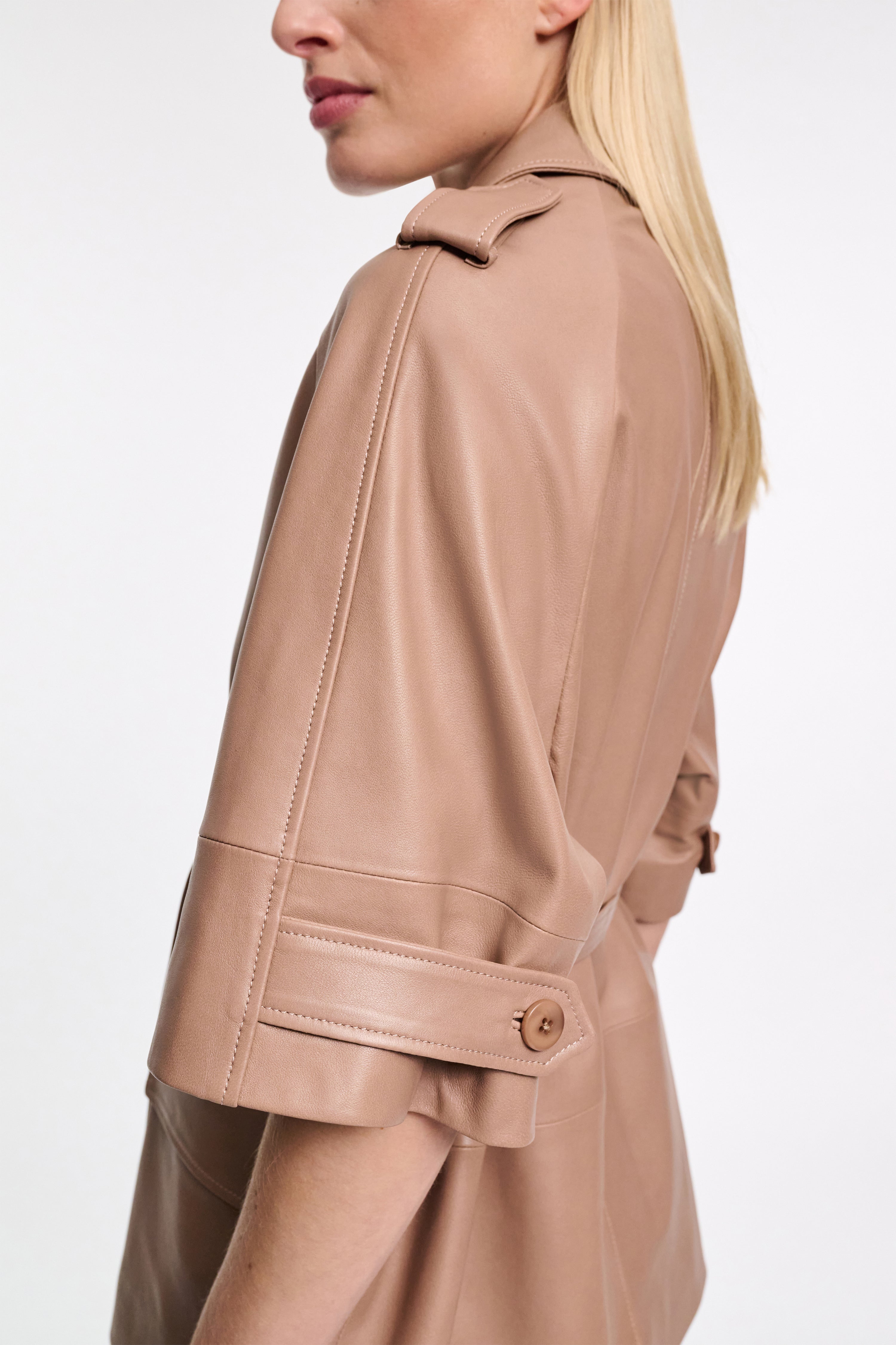 SLEEK STATEMENT I coat