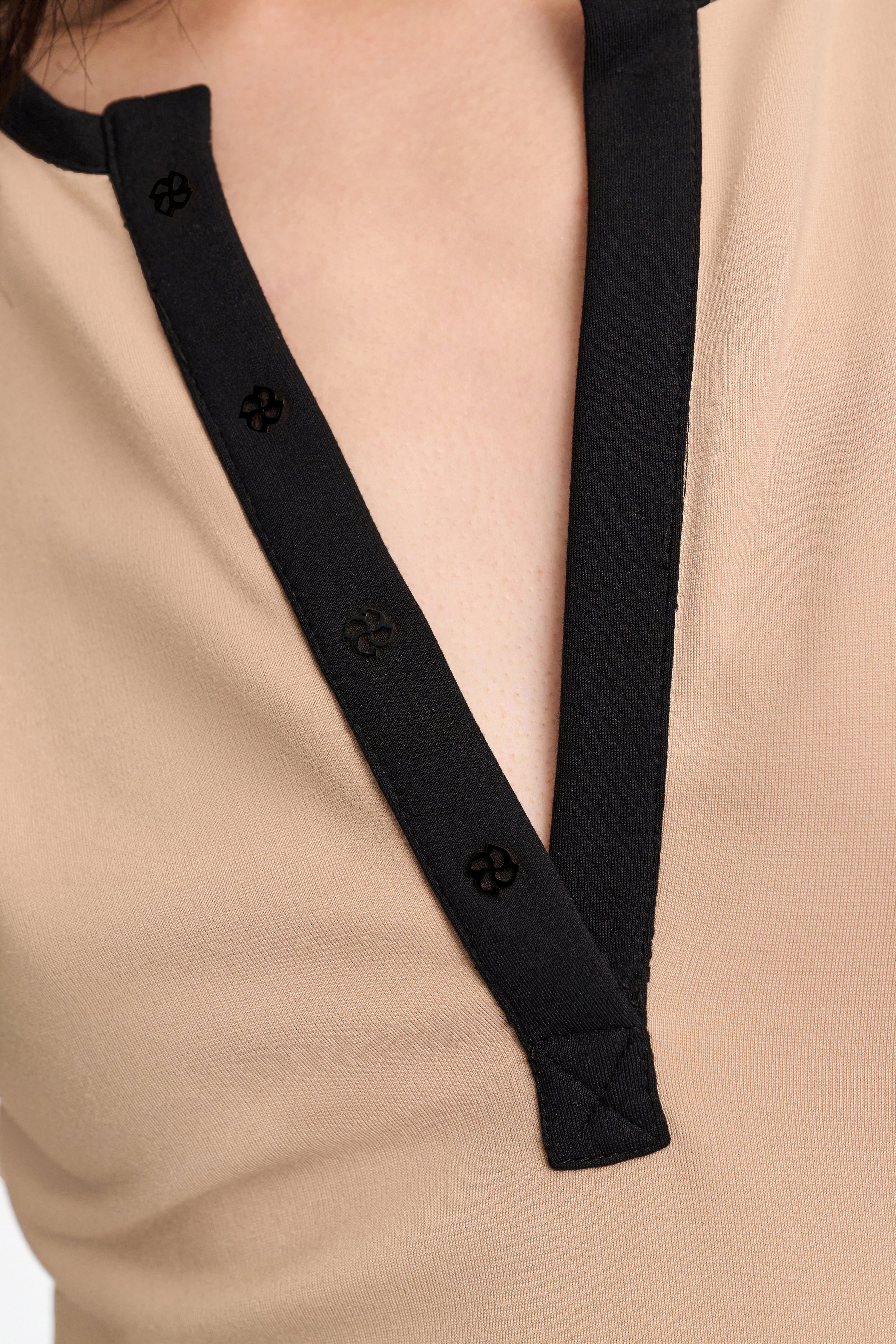 EMOTIONAL ESSENCE LIGHT top