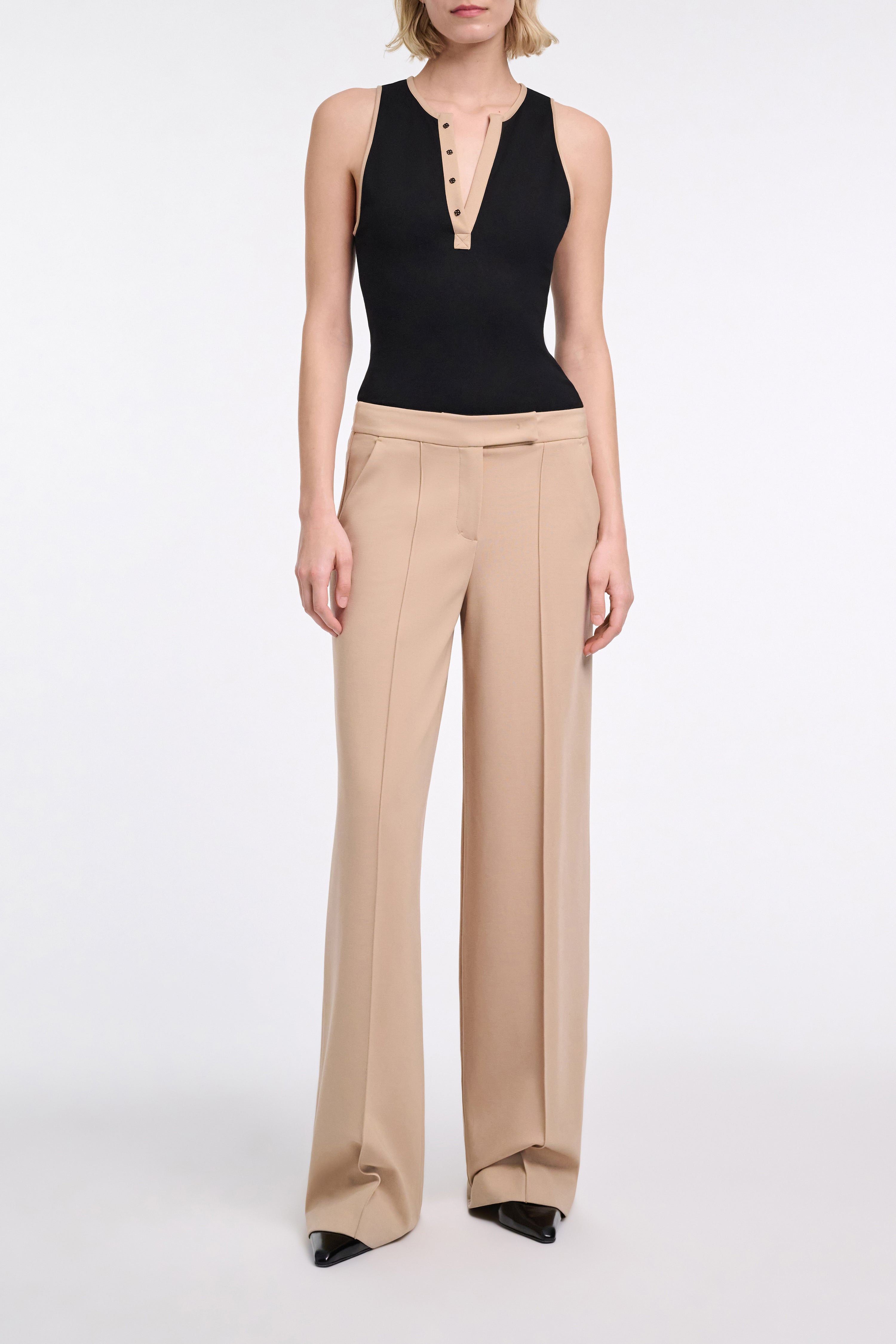EMOTIONAL ESSENCE LIGHT top