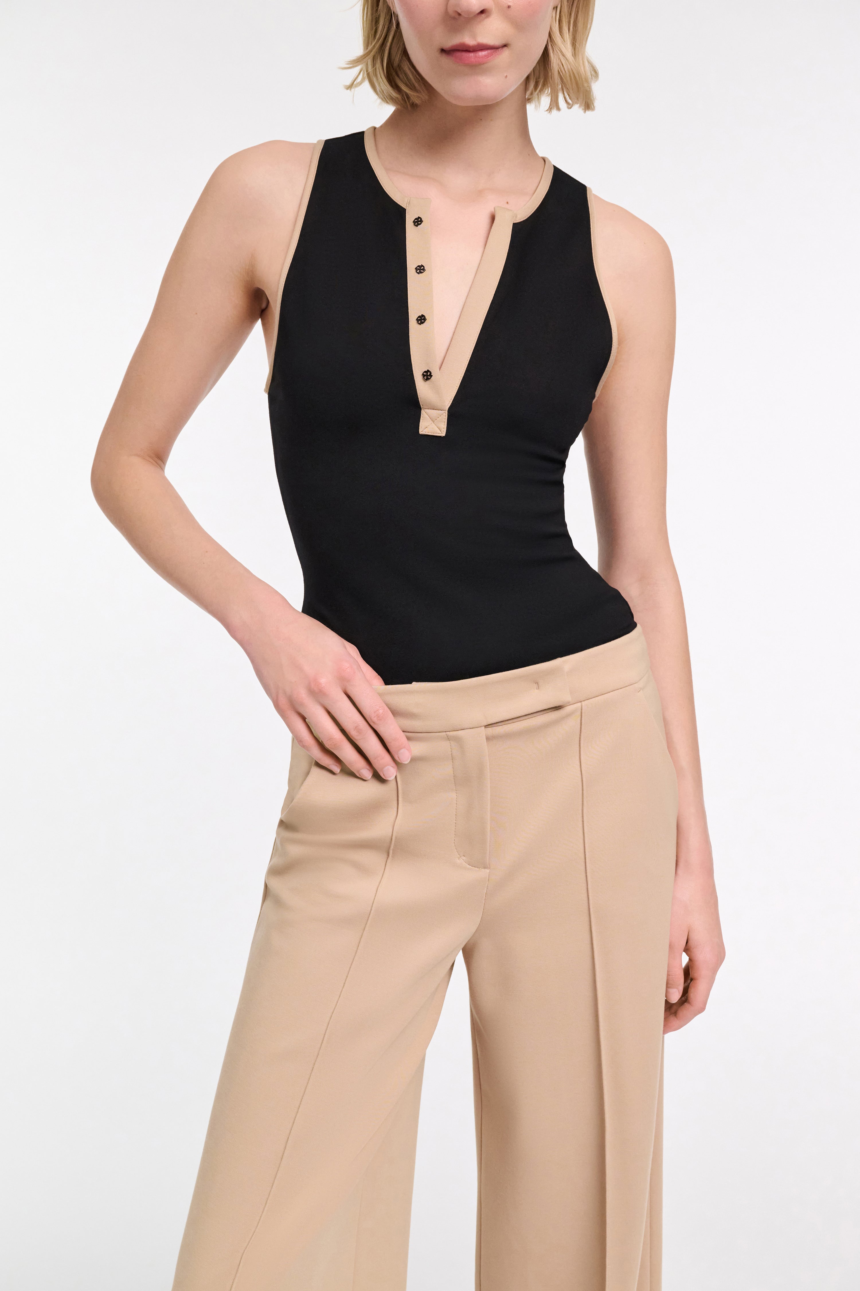 EMOTIONAL ESSENCE LIGHT top