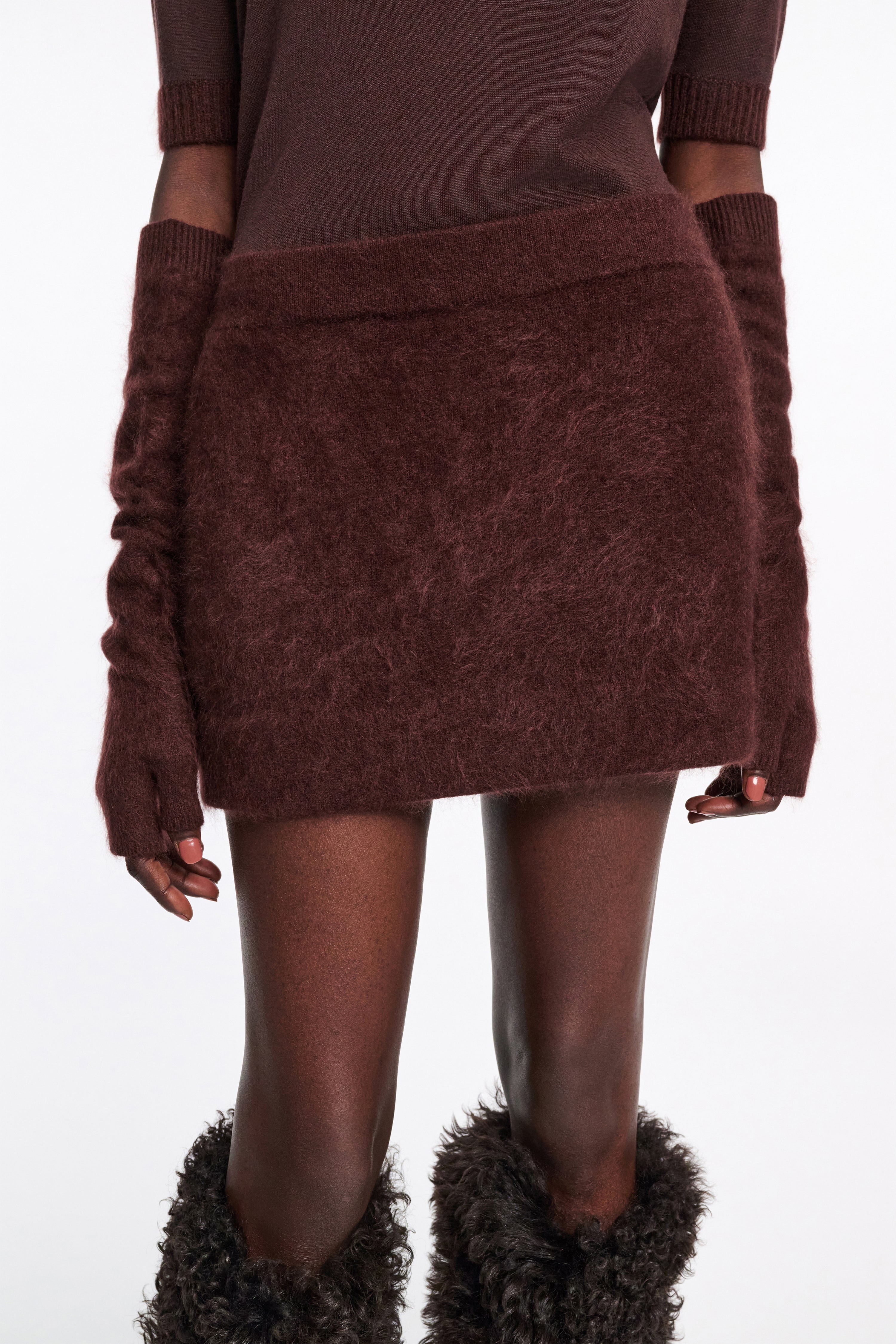FLUFFY STATEMENT skirt