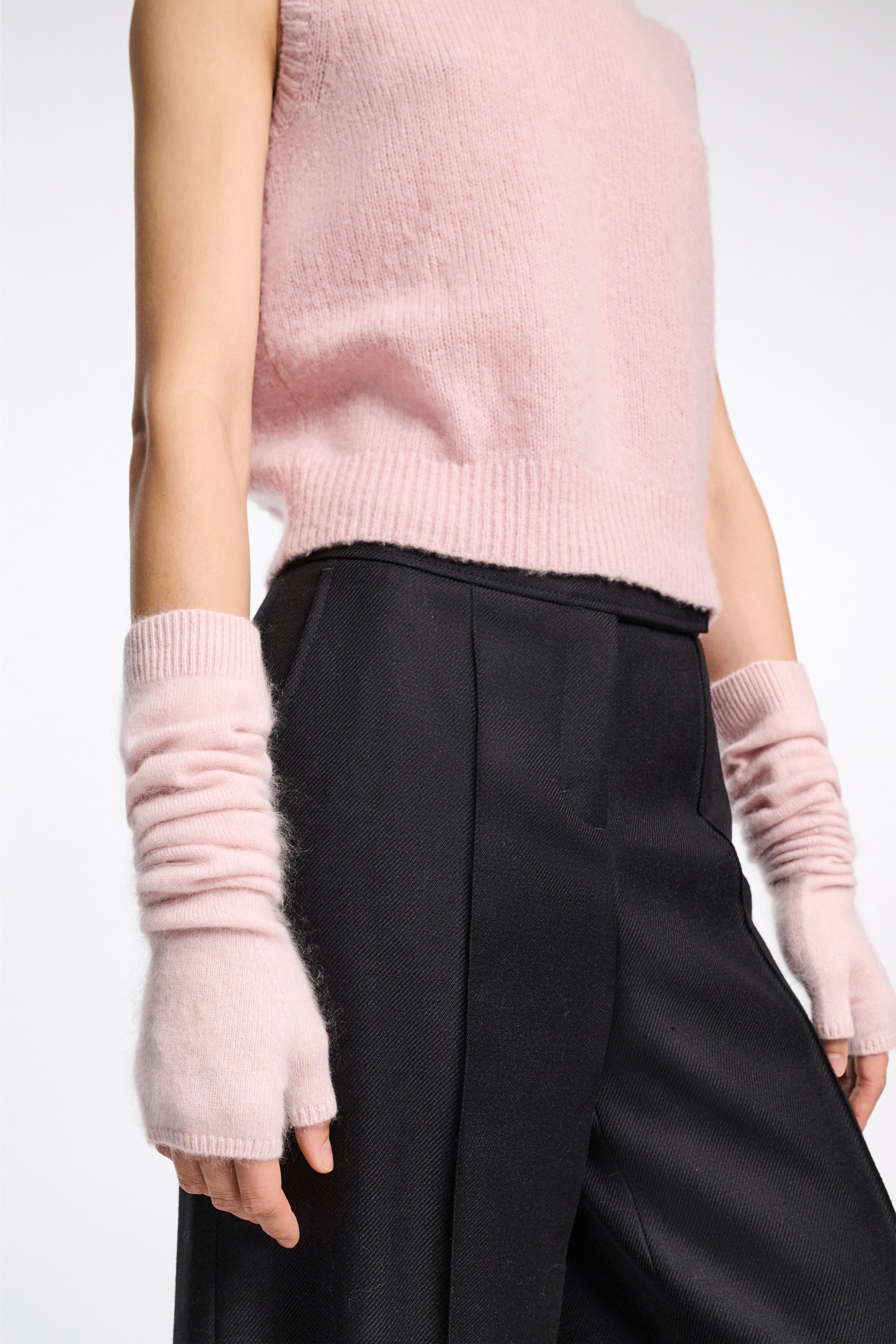FLUFFY STATEMENT gloves