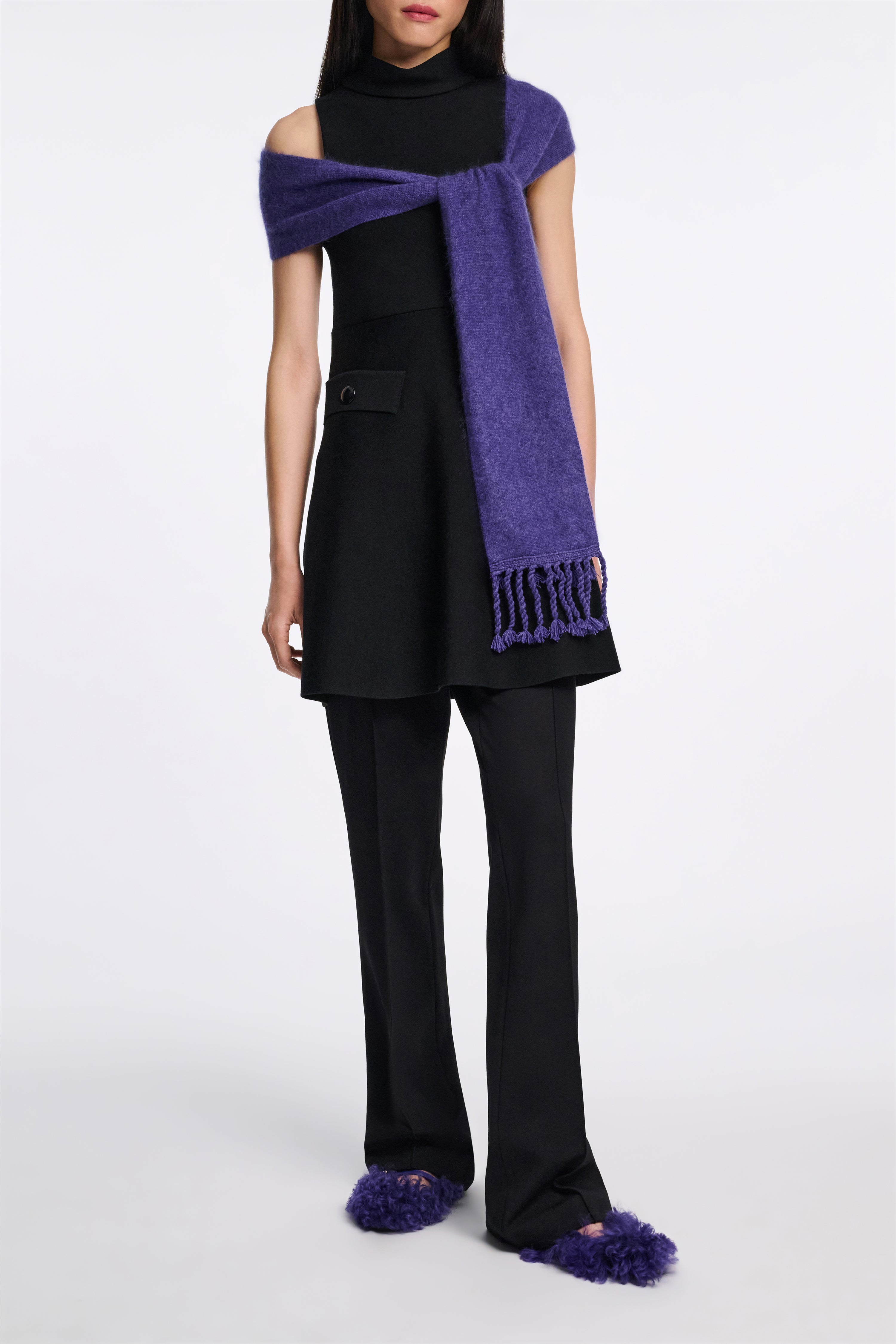 FLUFFY STATEMENT scarf