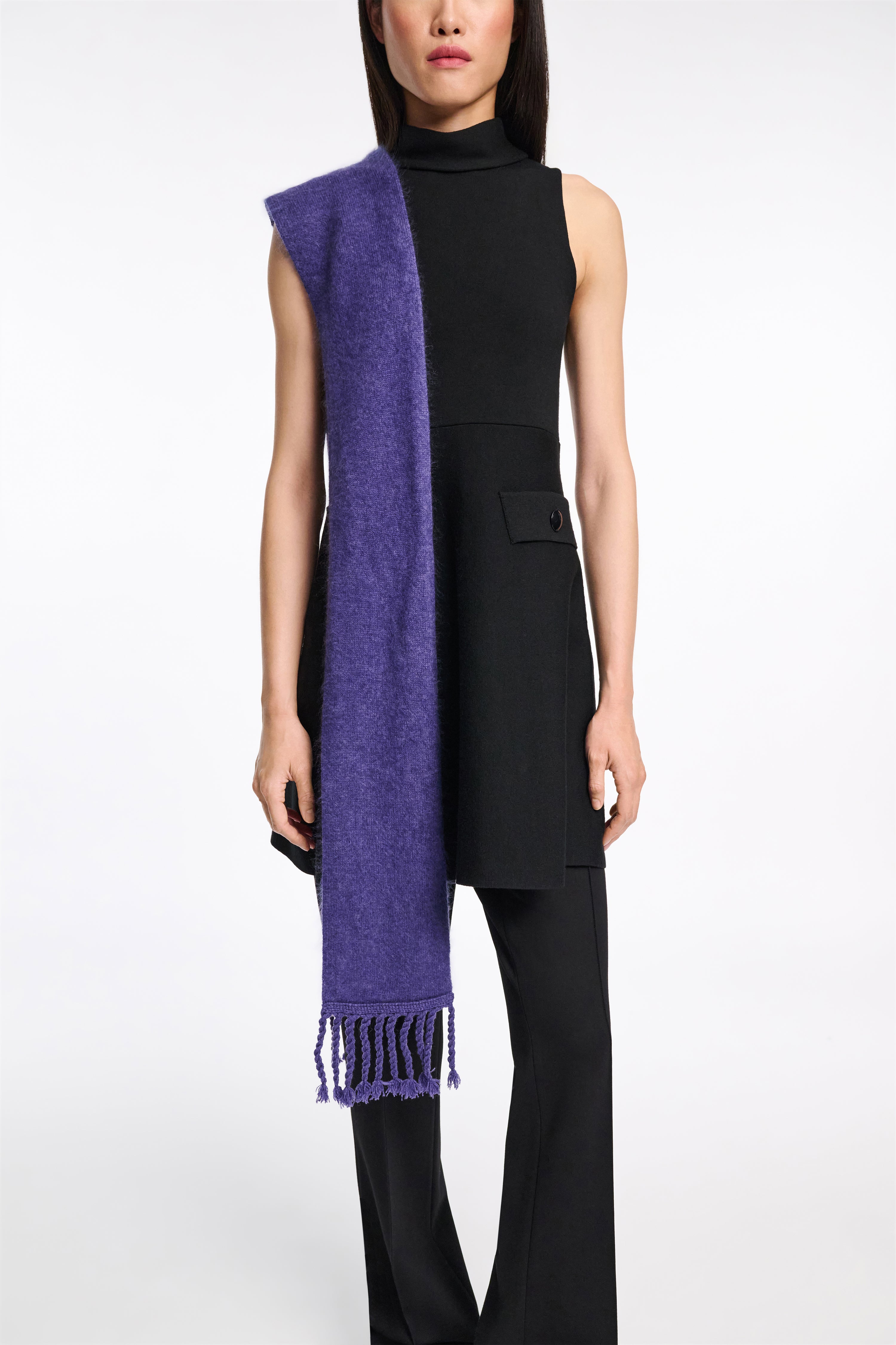 FLUFFY STATEMENT scarf