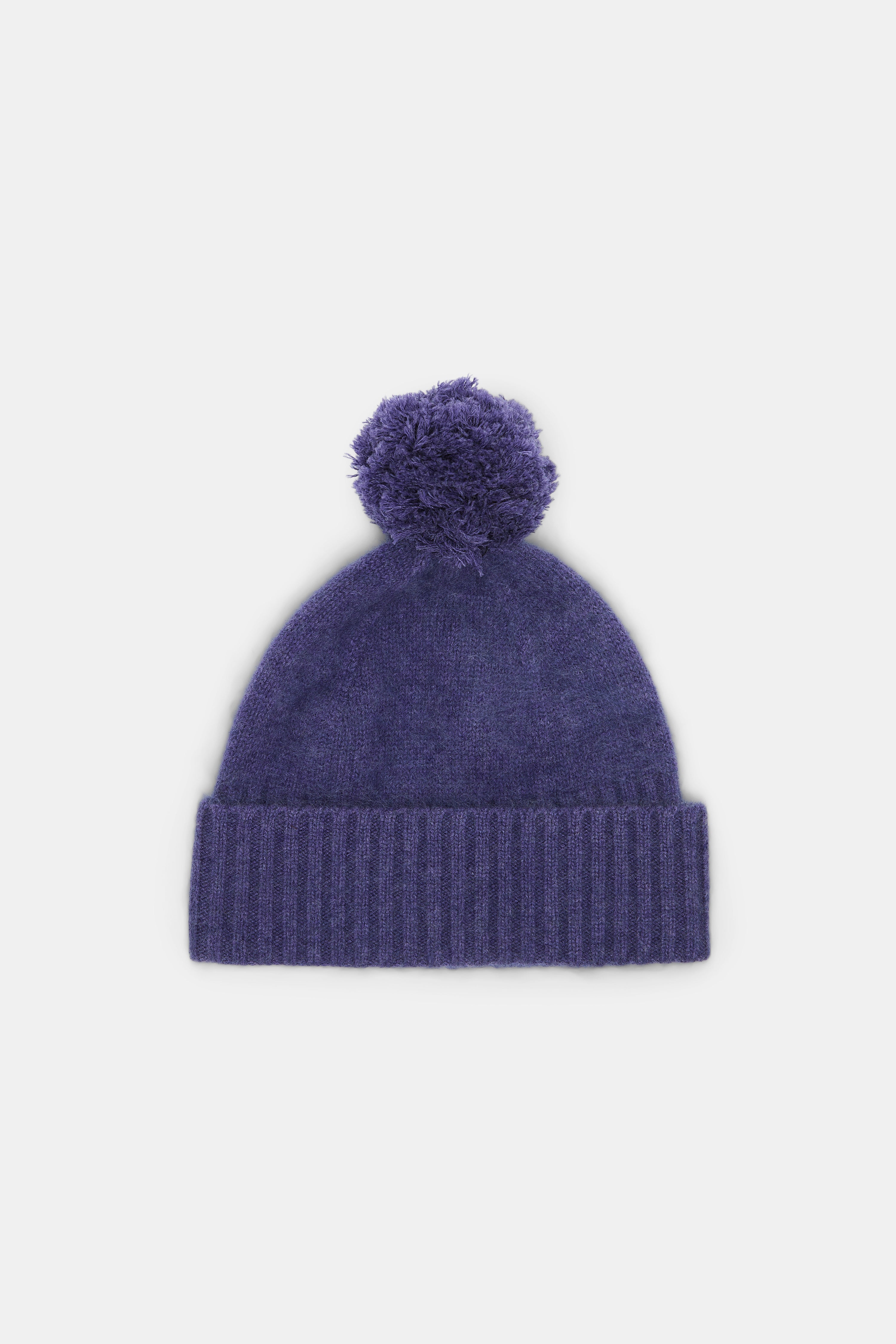 FLUFFY STATEMENT beanie