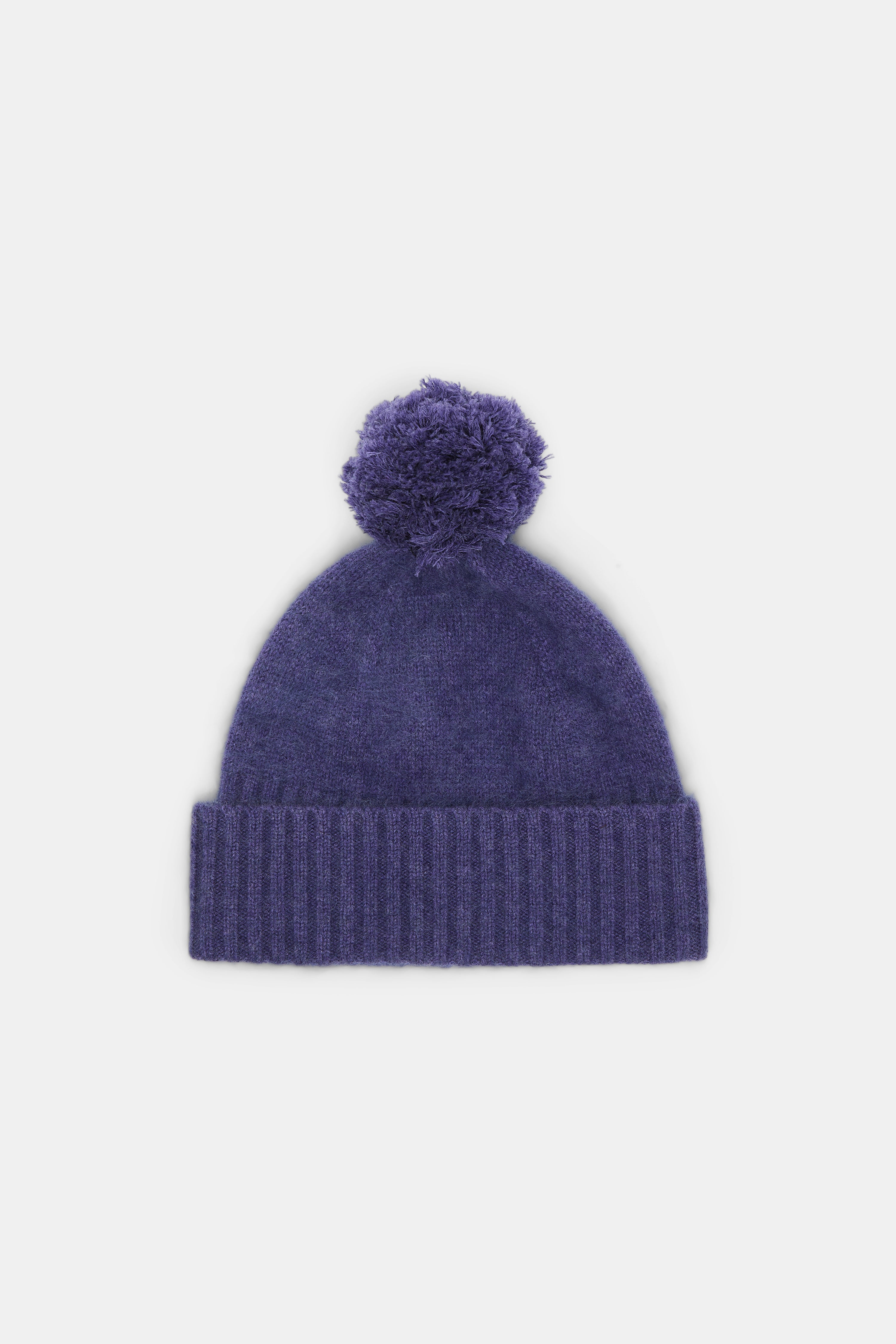 FLUFFY STATEMENT beanie