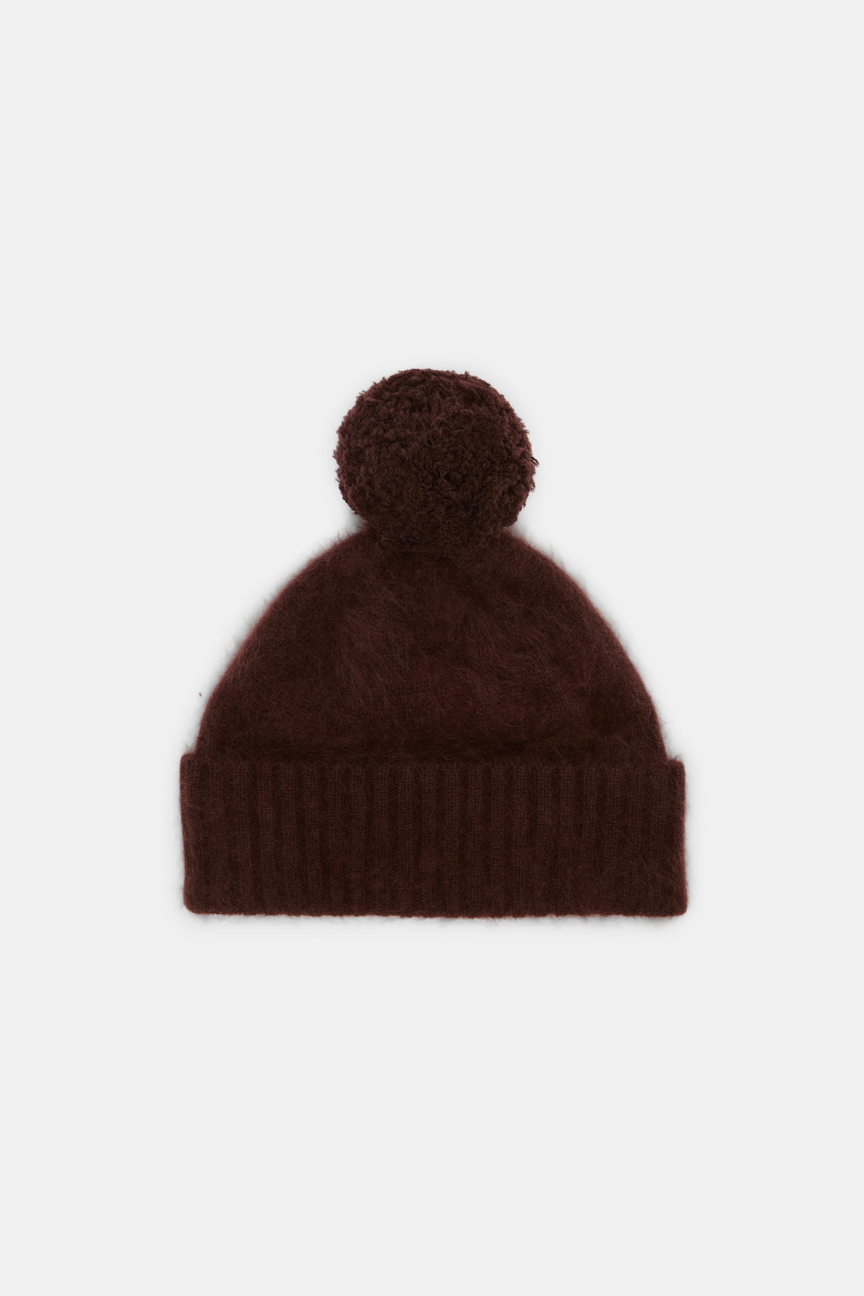 FLUFFY STATEMENT beanie
