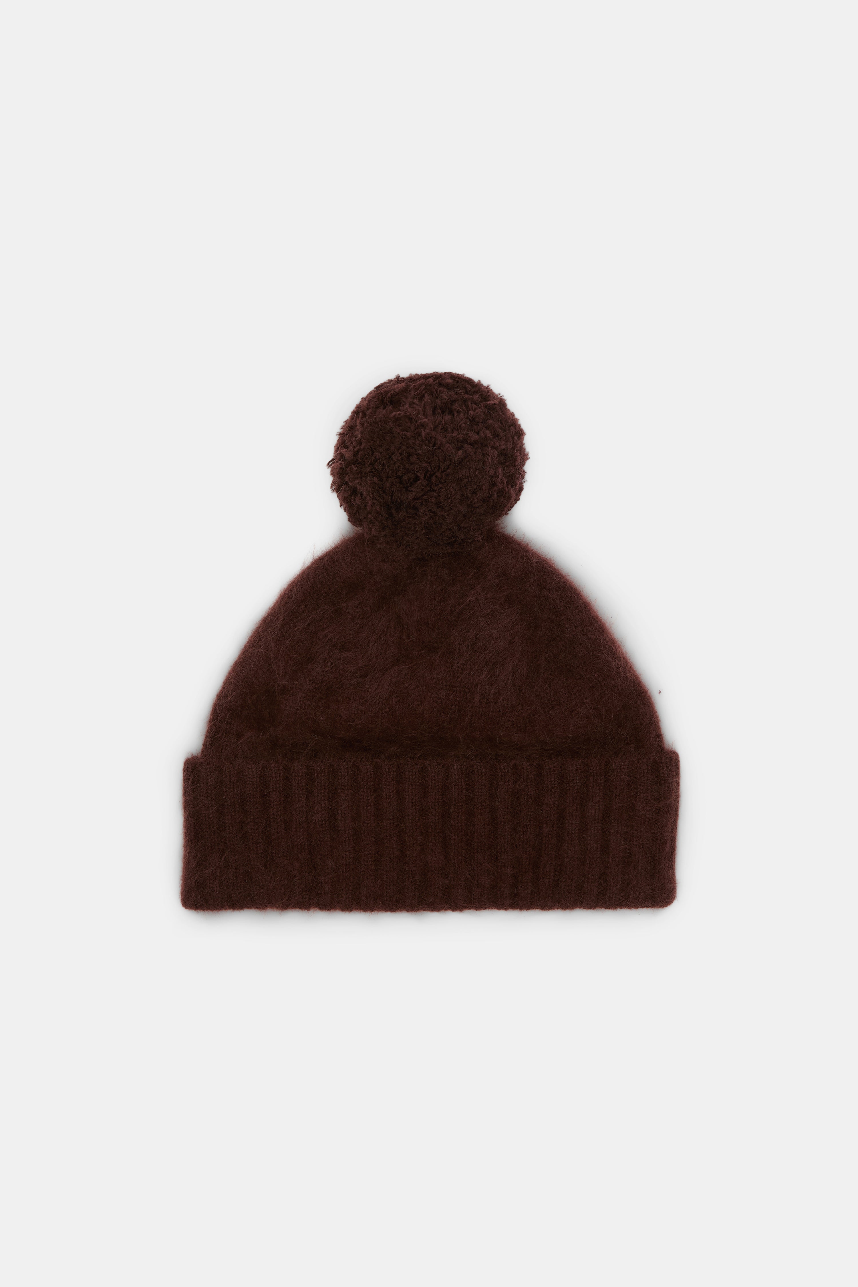FLUFFY STATEMENT beanie