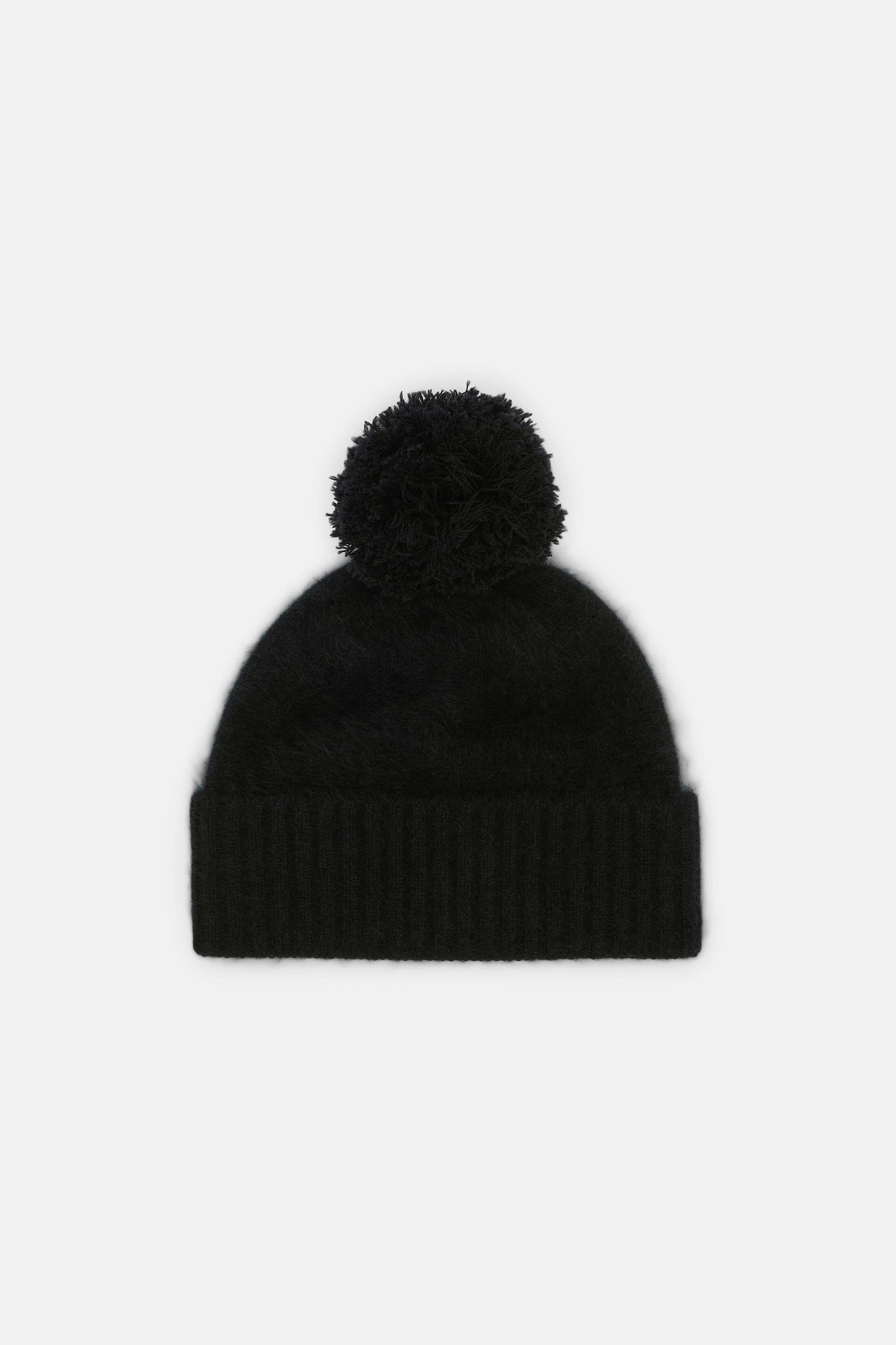 FLUFFY STATEMENT beanie