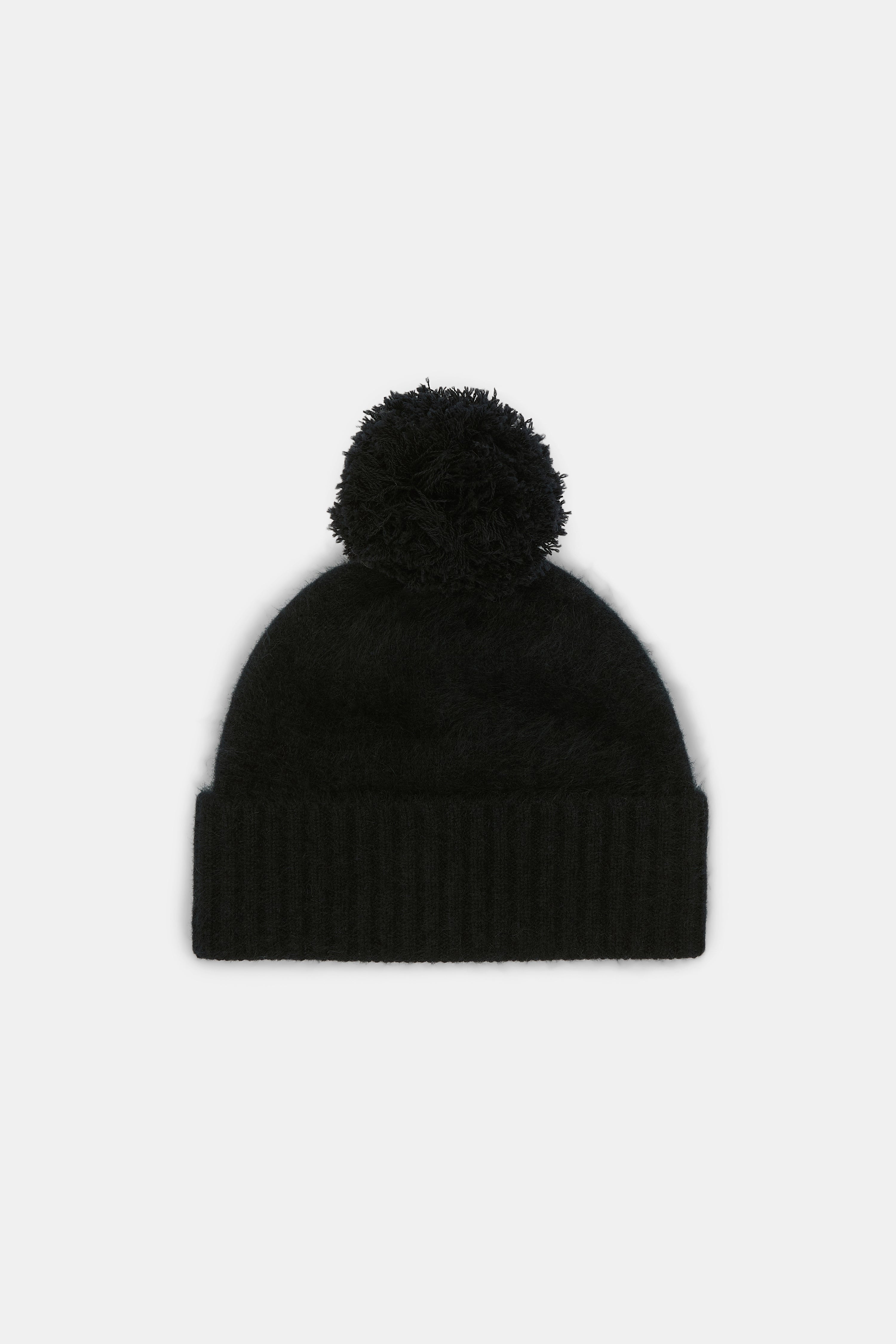 FLUFFY STATEMENT beanie