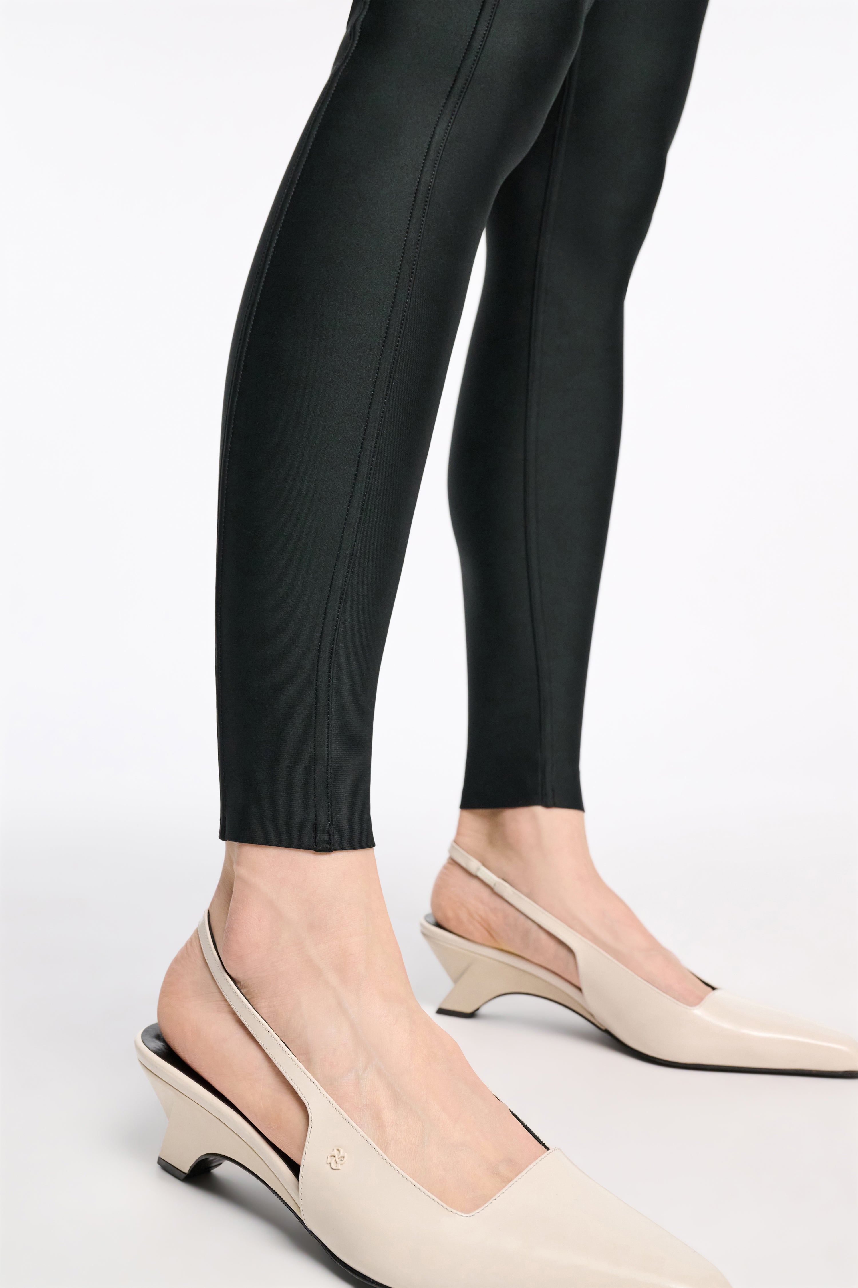 SHARP CUT pants