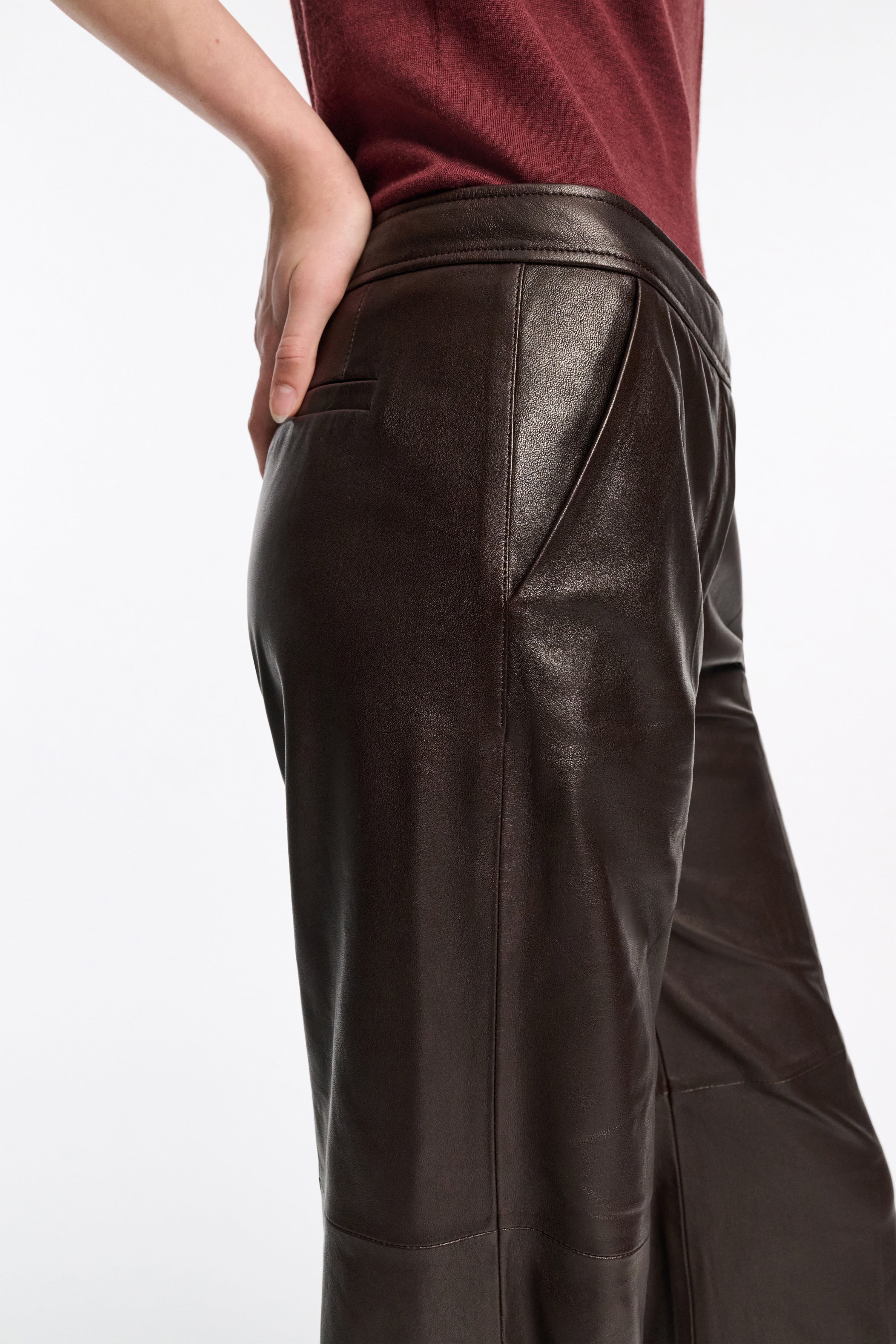 SLEEK STATEMENT pants