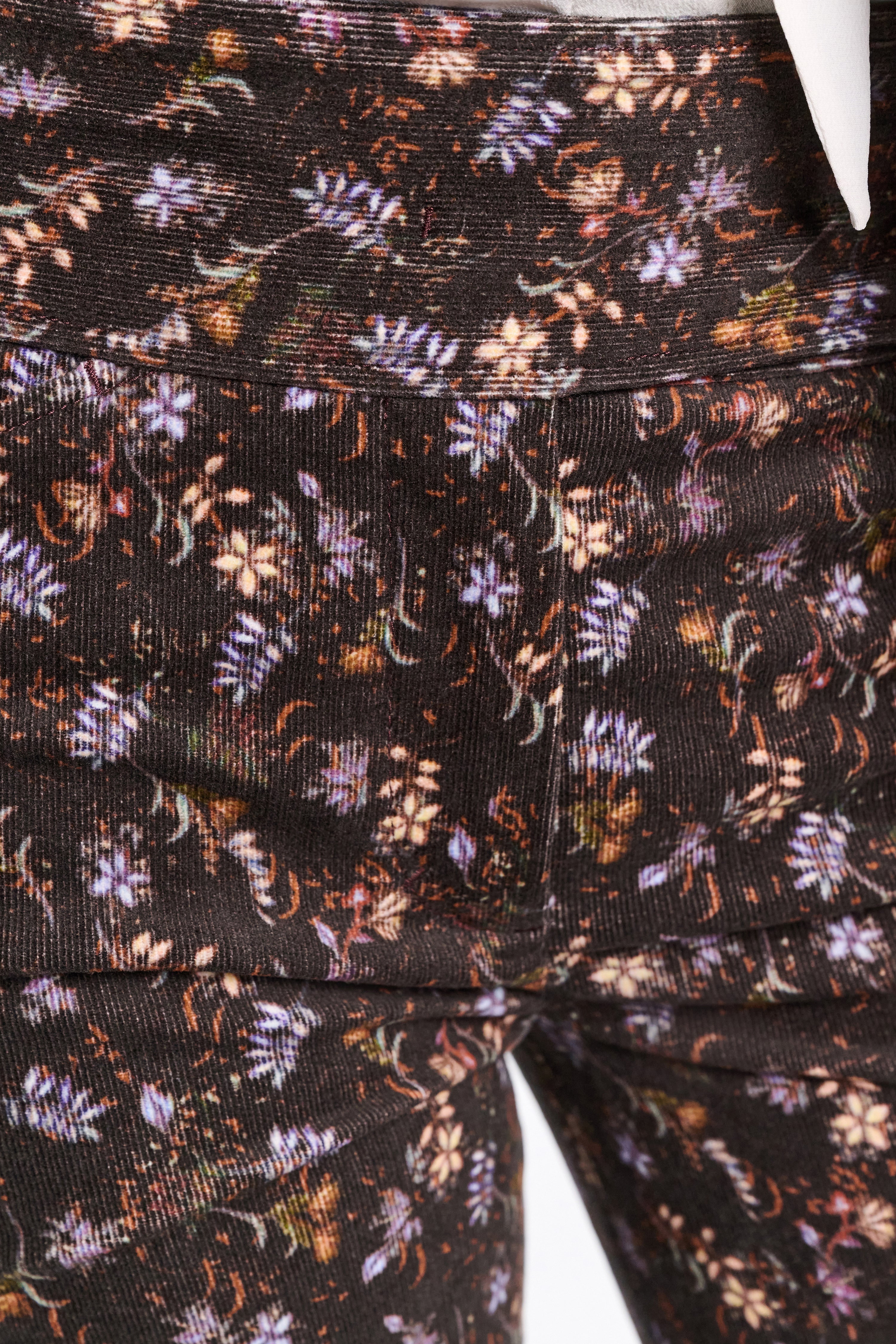 FLORAL STATEMENT pants