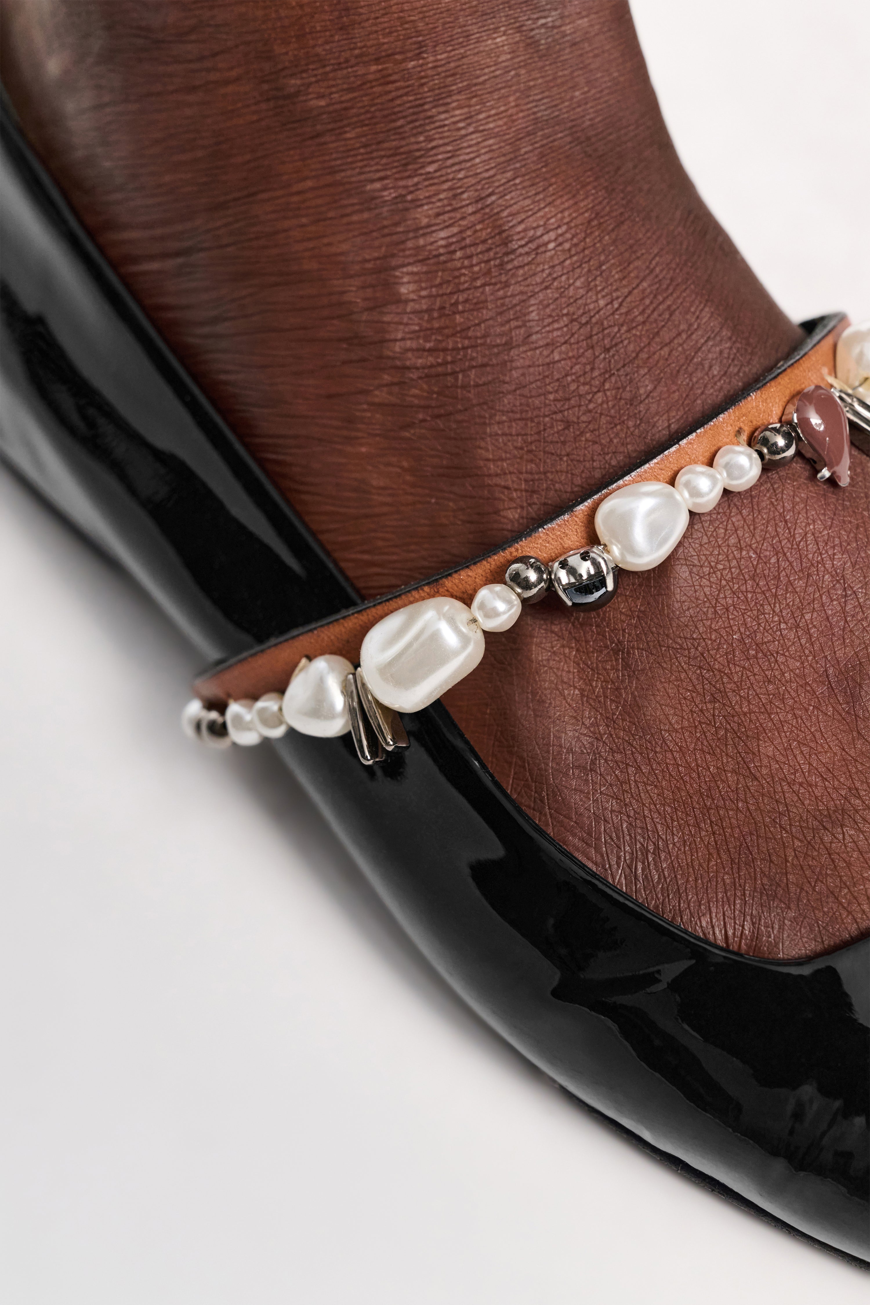 GLOSSY SHINE Embellished Mary-Jane