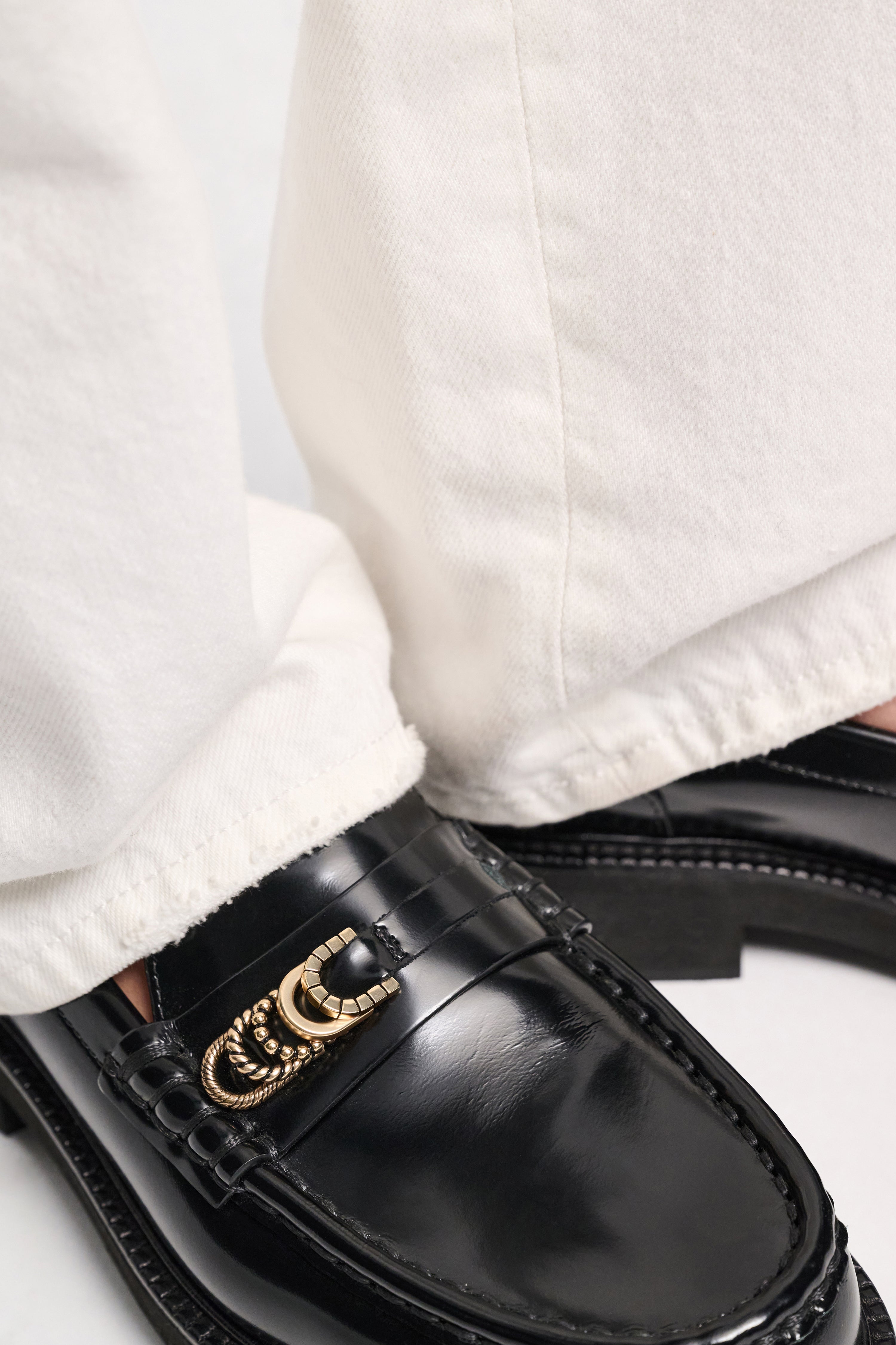 SUBTLE SHINE Loafer