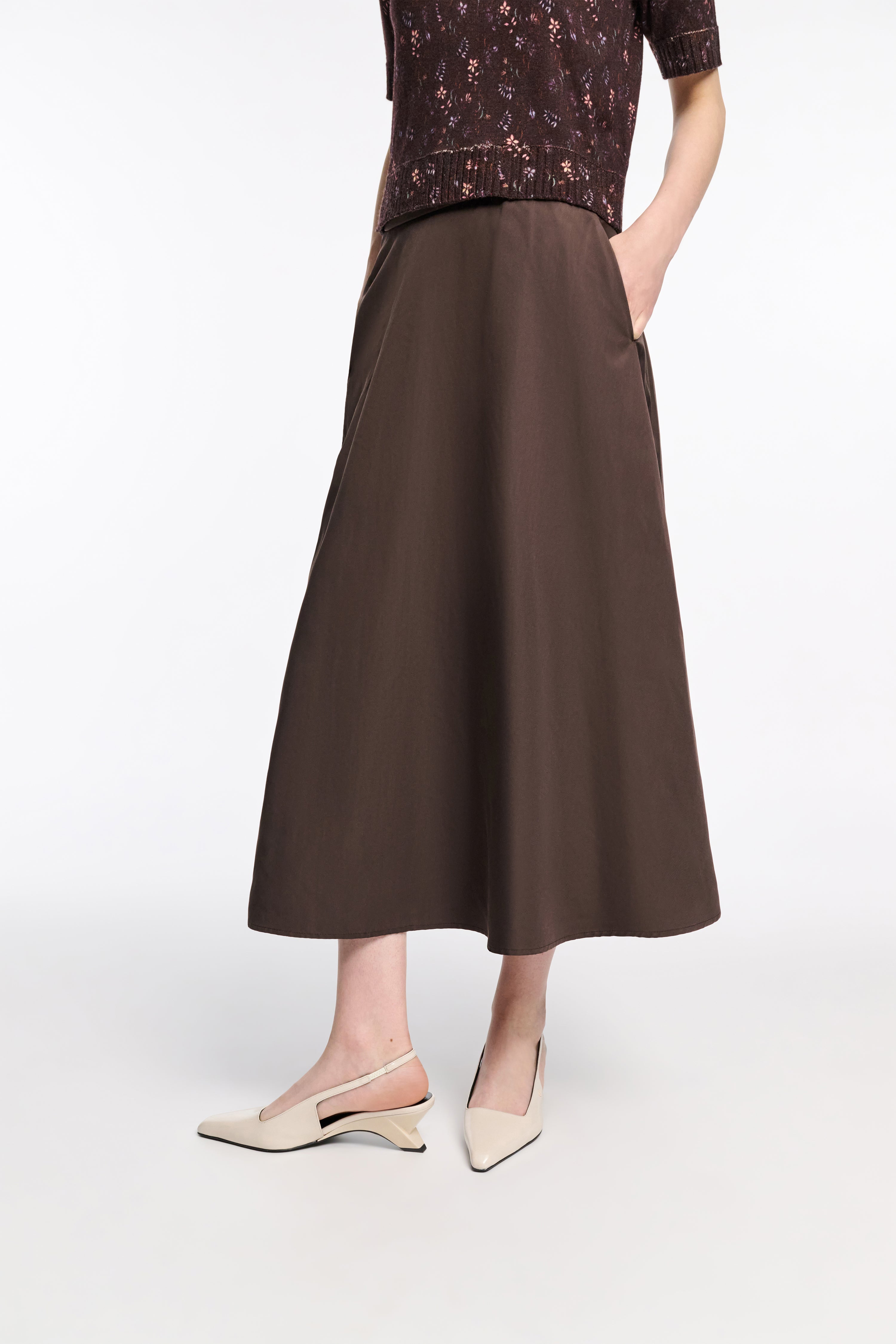 SUBTLE SHINE Wedge Slingback