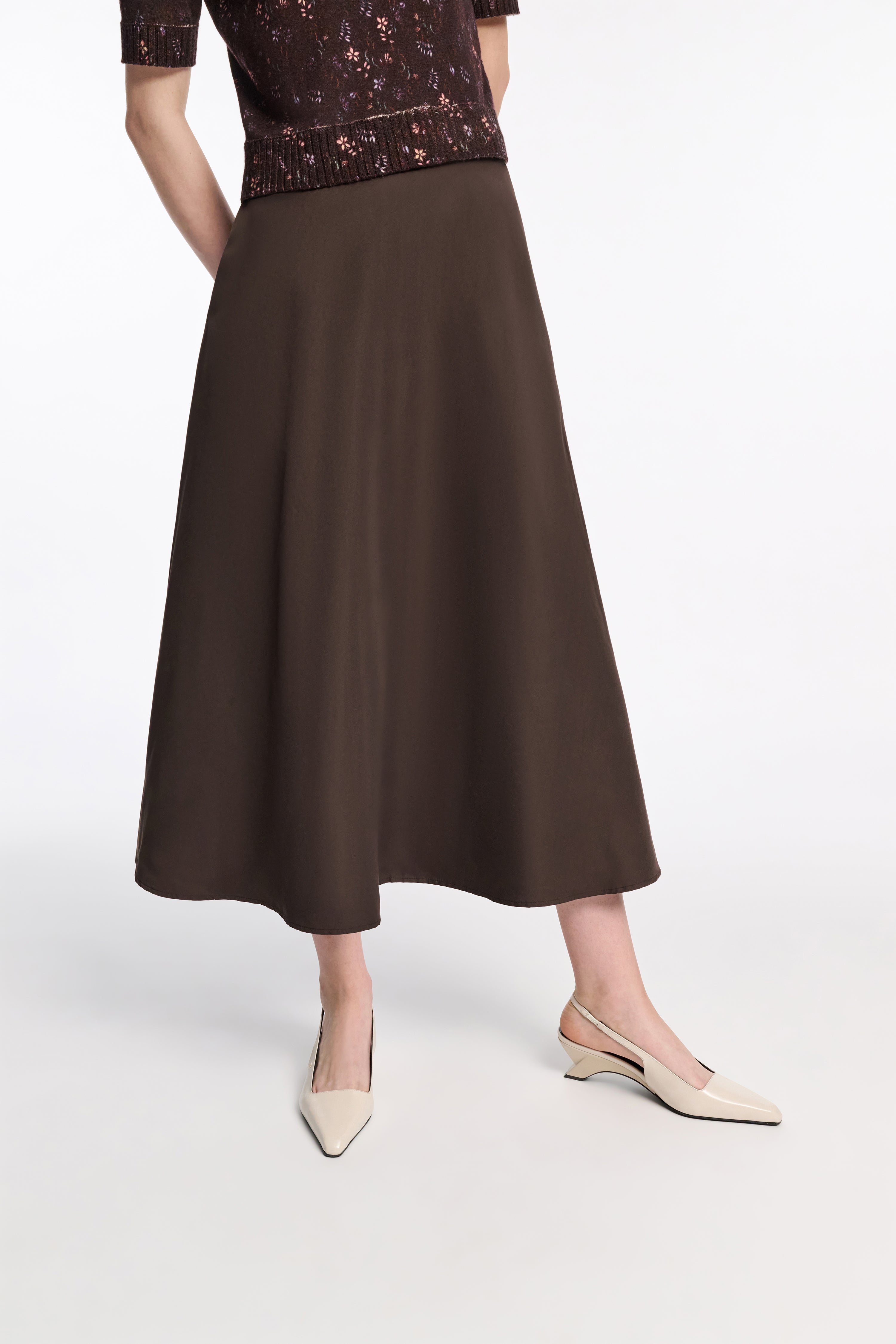 SUBTLE SHINE Wedge Slingback