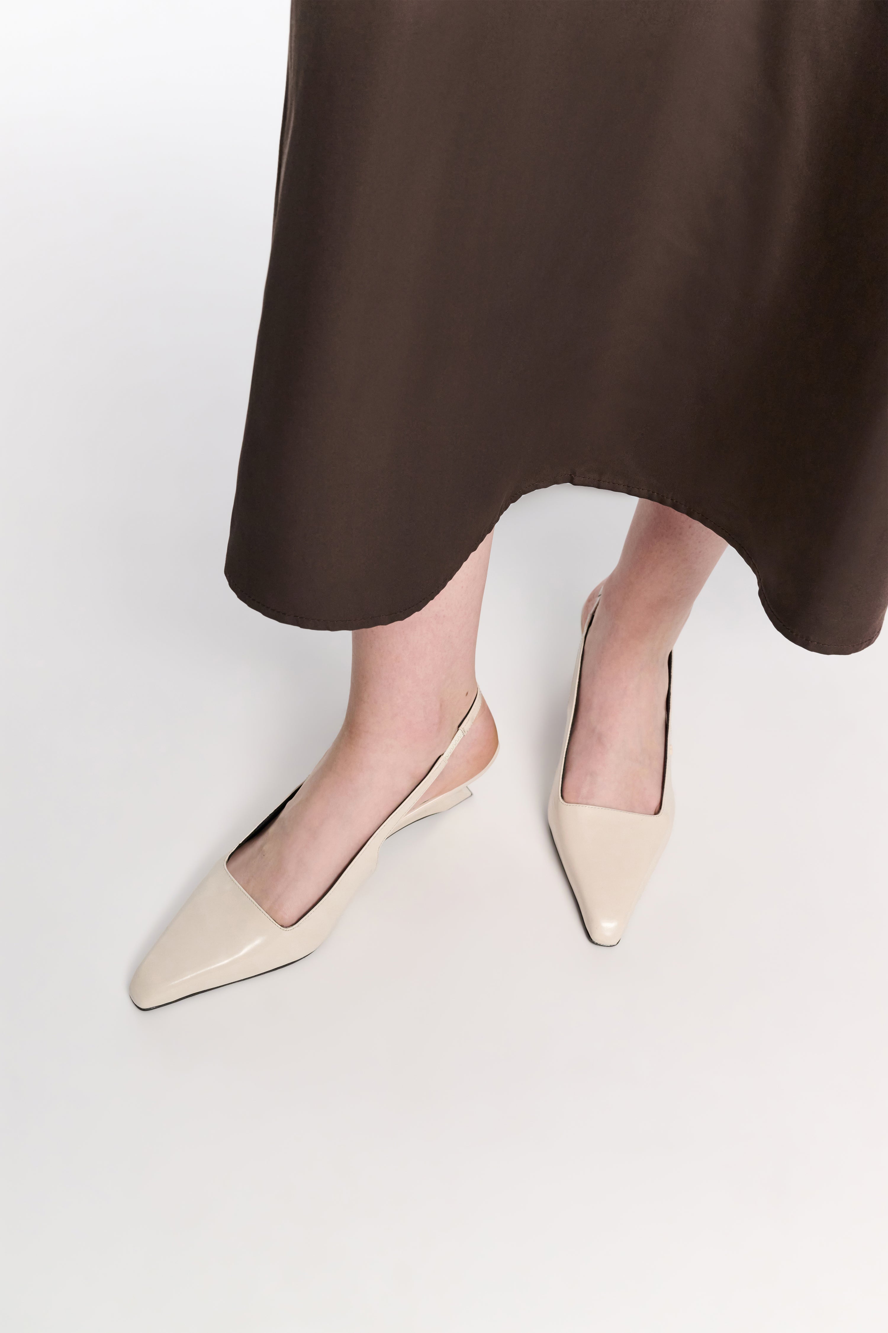 SUBTLE SHINE Wedge Slingback