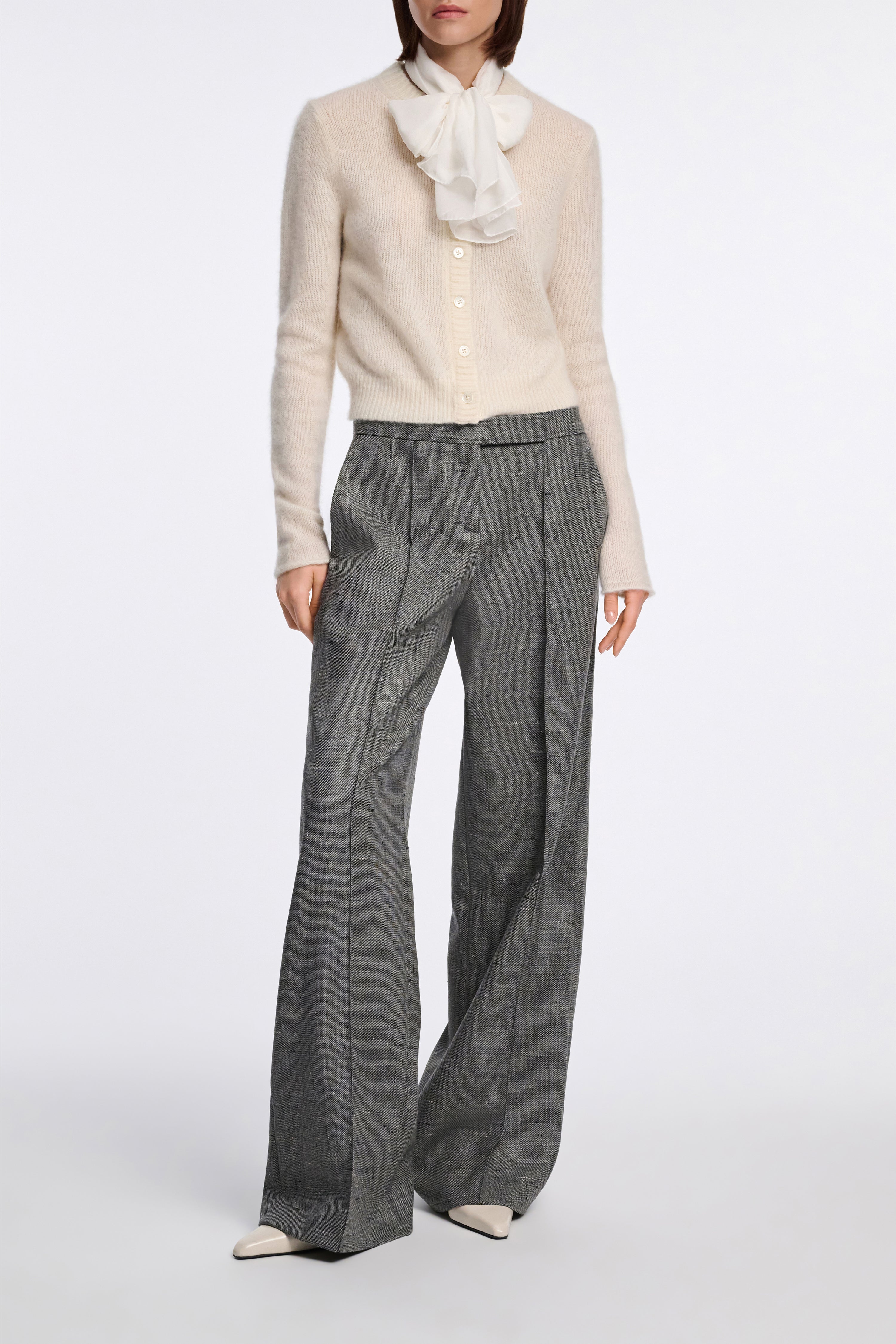 SHEER LIGHTNESS scarf