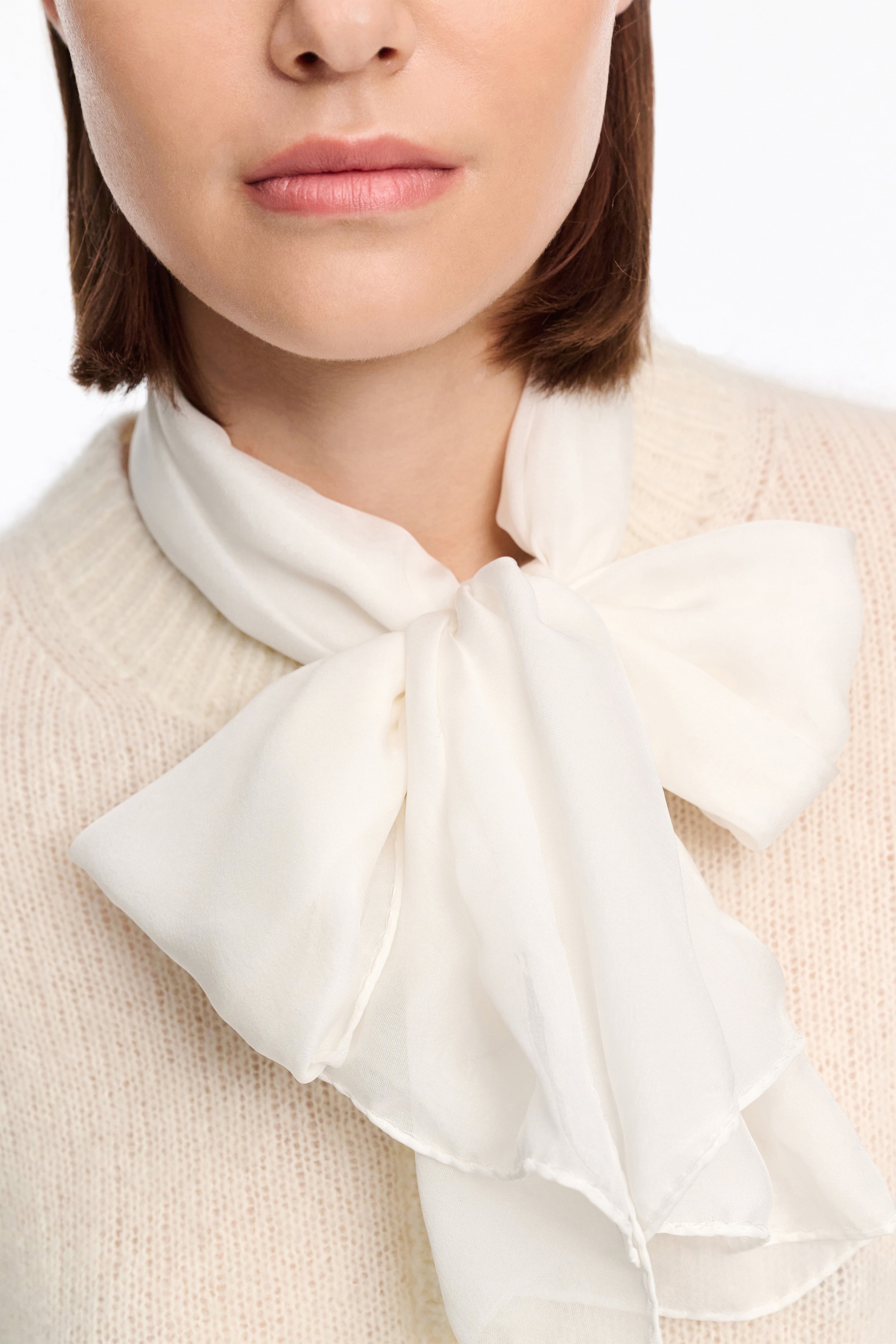 SHEER LIGHTNESS scarf
