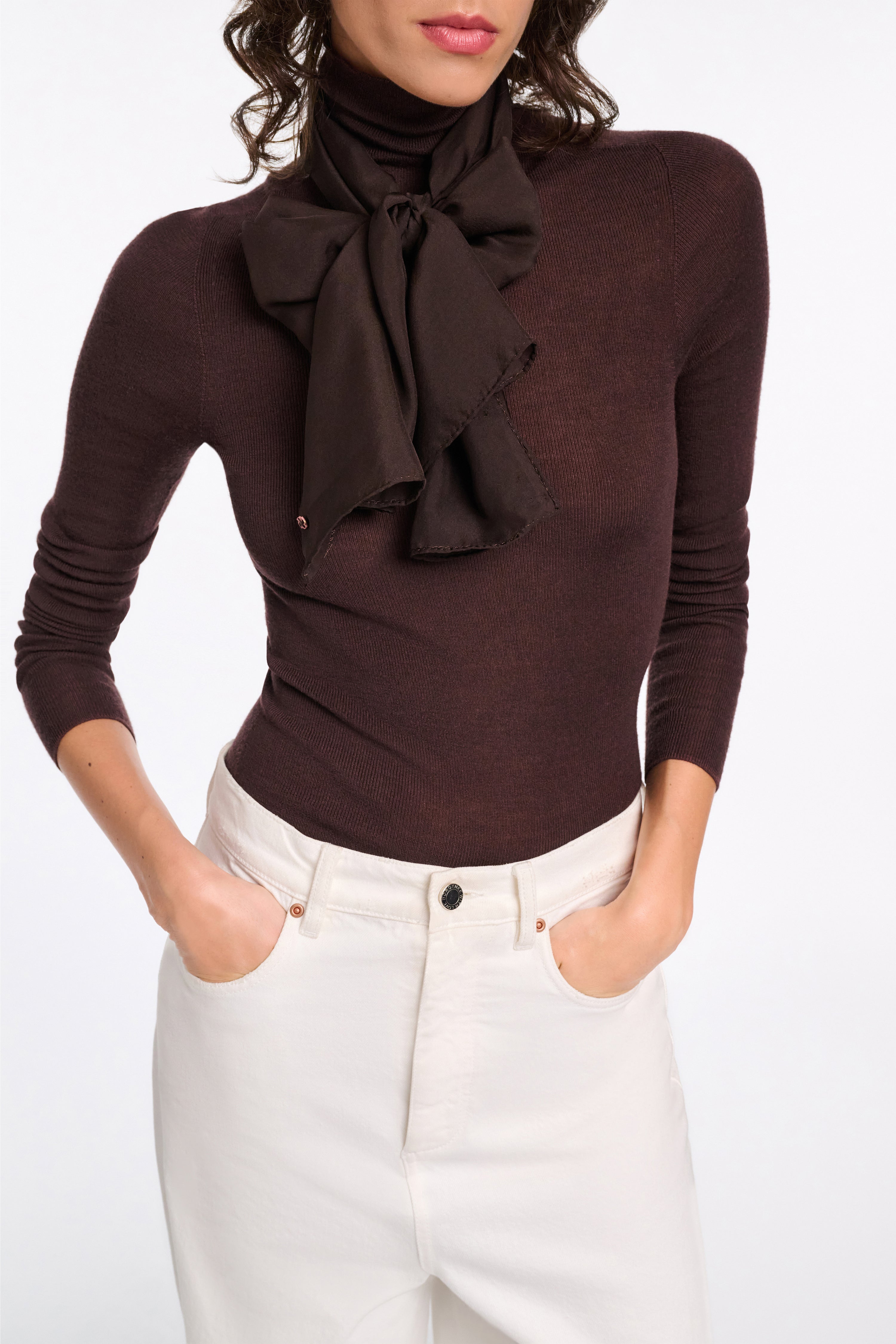 SHEER LIGHTNESS scarf