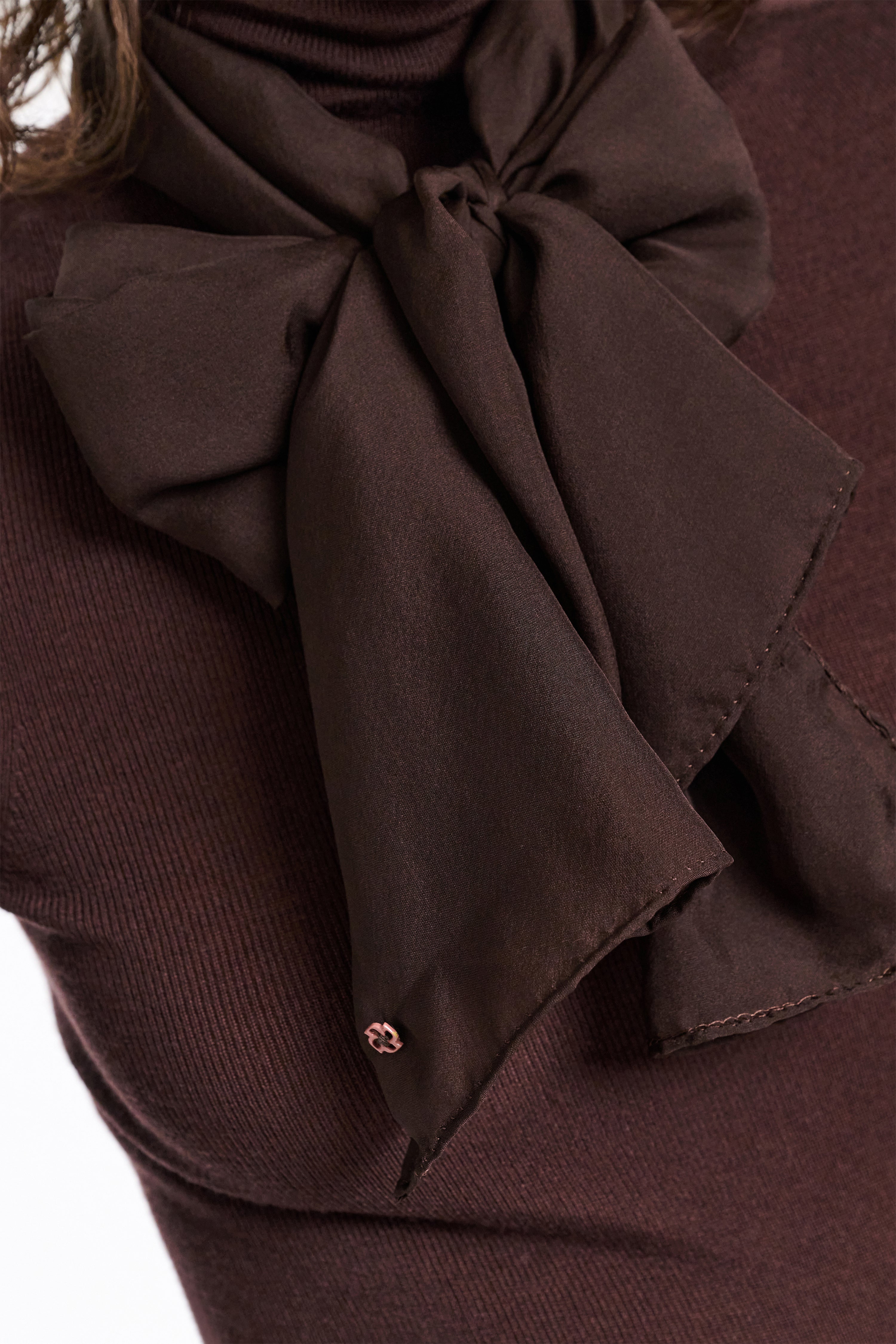 SHEER LIGHTNESS scarf